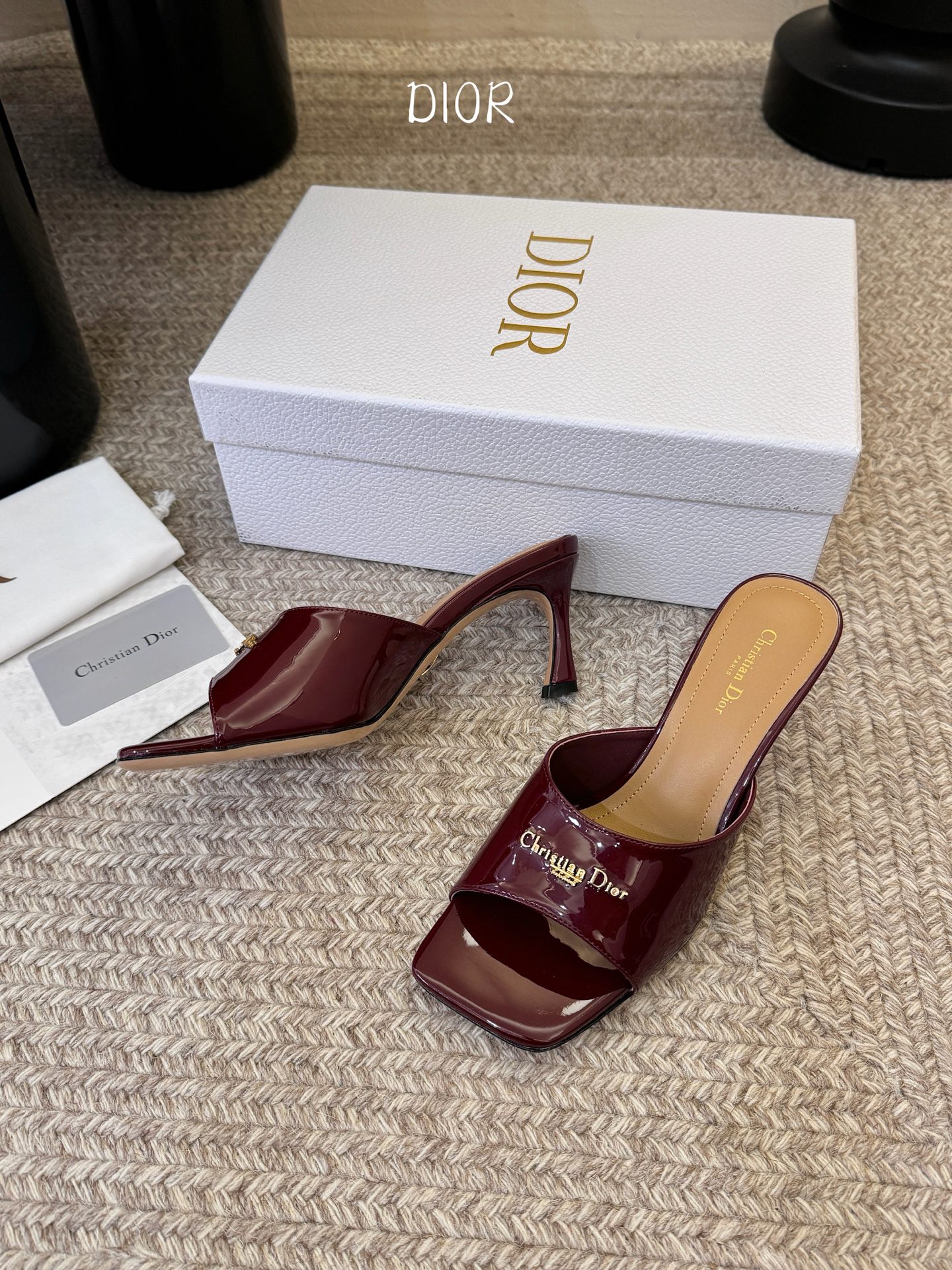 Dior | 迪奥早春新品走秀款假风平底拖鞋！ 硬货上新🆕❥代购级别！高级感十足！国内外博主刷爆的一款，