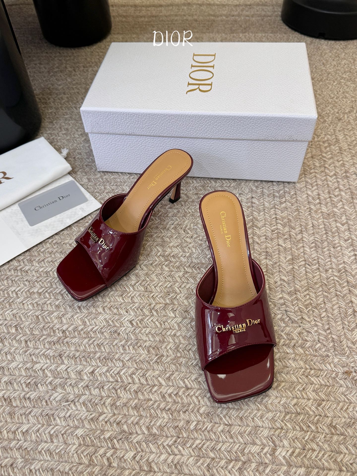 Dior | 迪奥早春新品走秀款假风平底拖鞋！ 硬货上新🆕❥代购级别！高级感十足！国内外博主刷爆的一款，