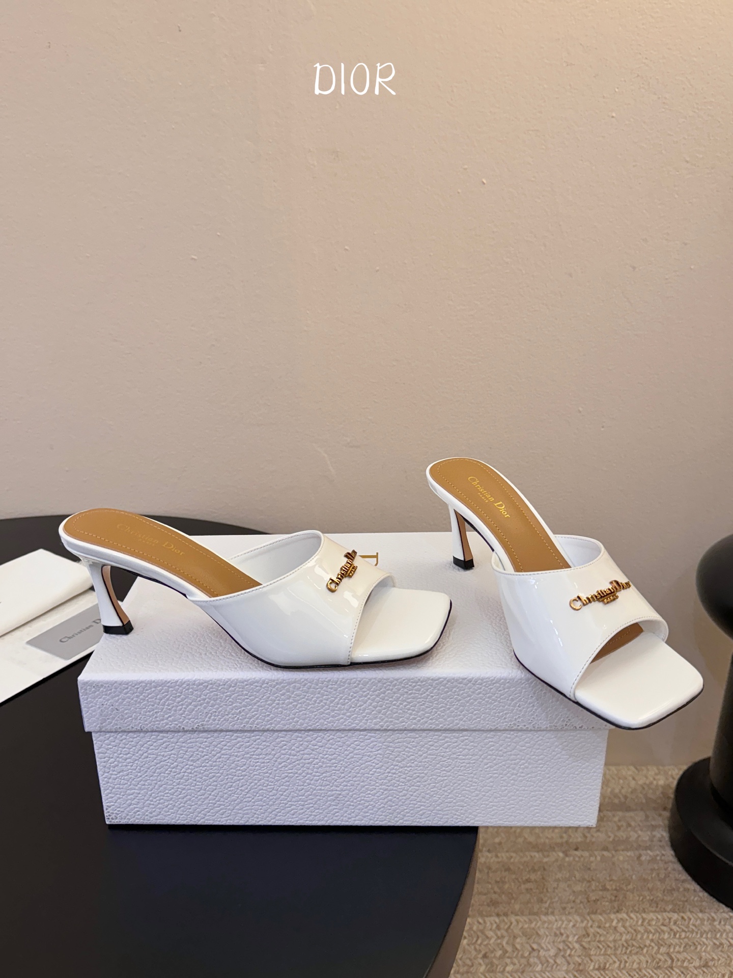 Dior | 迪奥早春新品走秀款假风平底拖鞋！ 硬货上新🆕❥代购级别！高级感十足！国内外博主刷爆的一款，