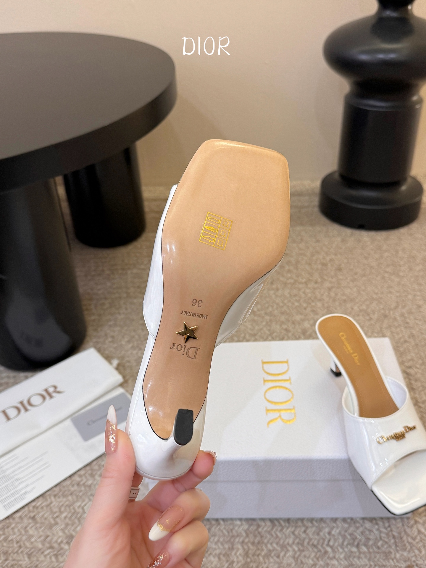 Dior | 迪奥早春新品走秀款假风平底拖鞋！ 硬货上新🆕❥代购级别！高级感十足！国内外博主刷爆的一款，