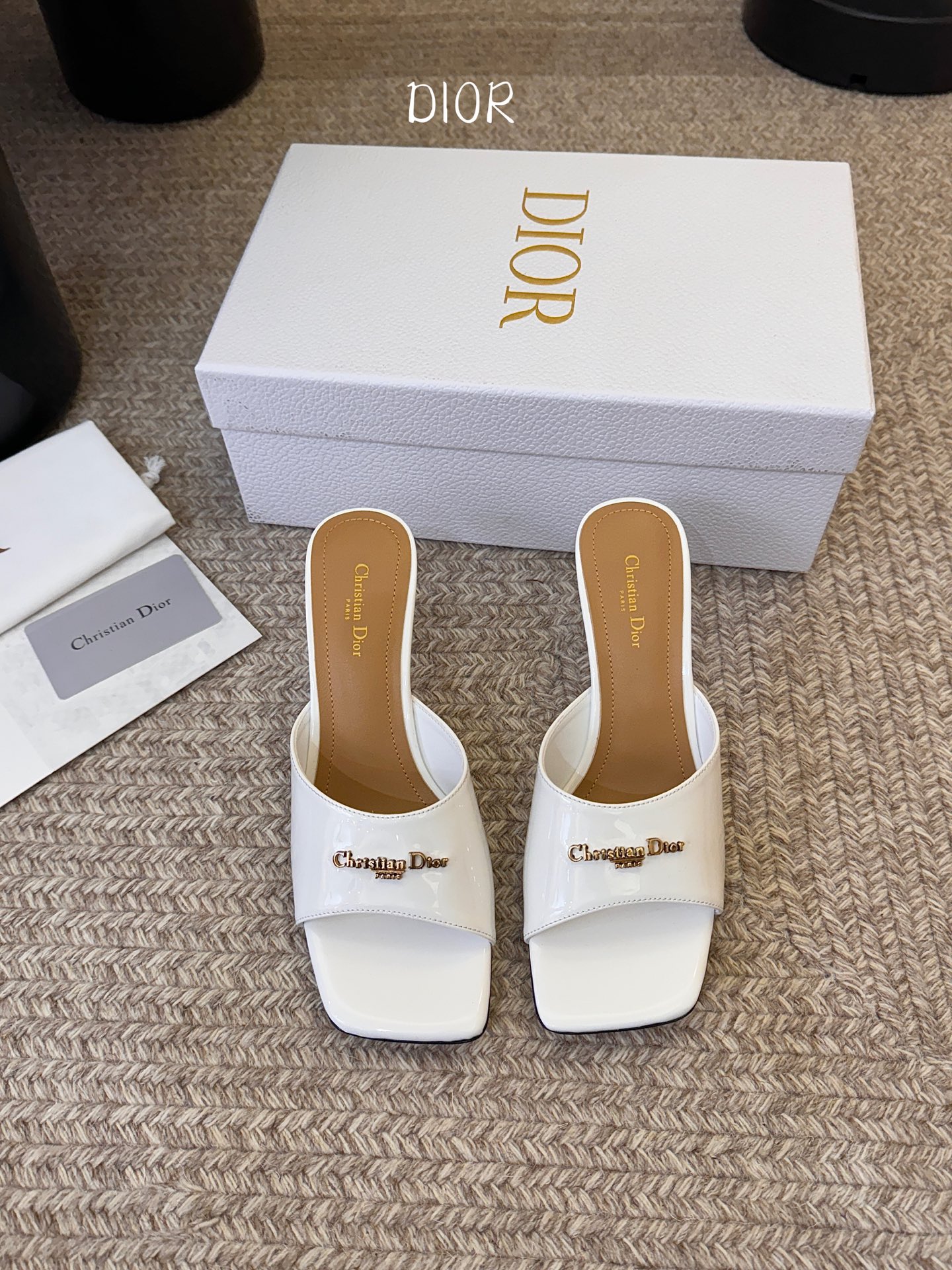 Dior | 迪奥早春新品走秀款假风平底拖鞋！ 硬货上新🆕❥代购级别！高级感十足！国内外博主刷爆的一款，