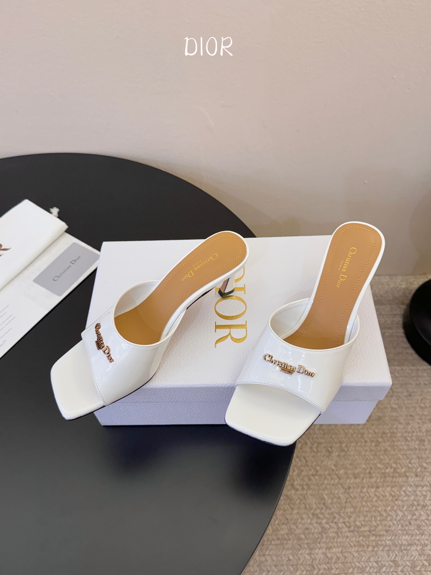 Dior | 迪奥早春新品走秀款假风平底拖鞋！ 硬货上新🆕❥代购级别！高级感十足！国内外博主刷爆的一款，