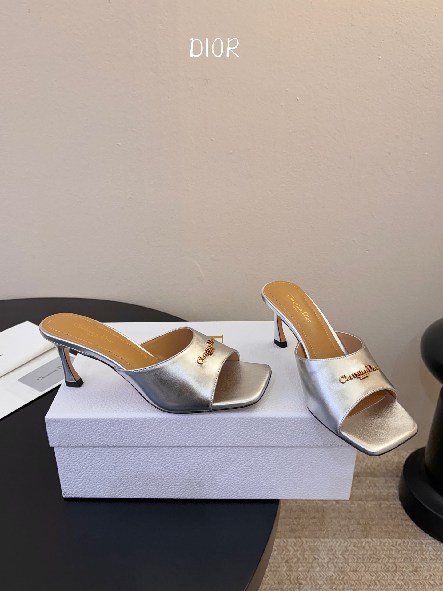 Dior | 迪奥早春新品走秀款假风平底拖鞋！ 硬货上新🆕❥代购级别！高级感十足！国内外博主刷爆的一款，