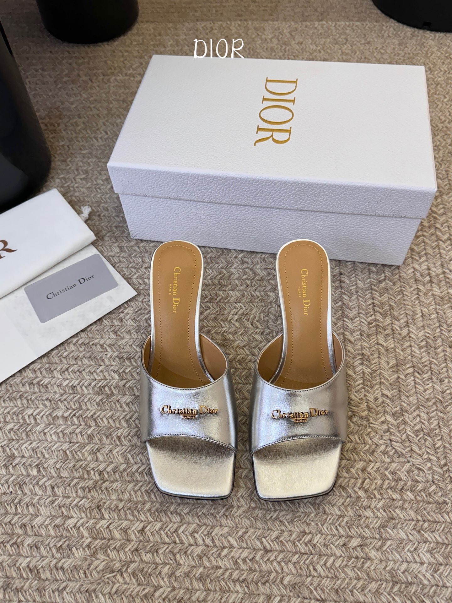 Dior | 迪奥早春新品走秀款假风平底拖鞋！ 硬货上新🆕❥代购级别！高级感十足！国内外博主刷爆的一款，