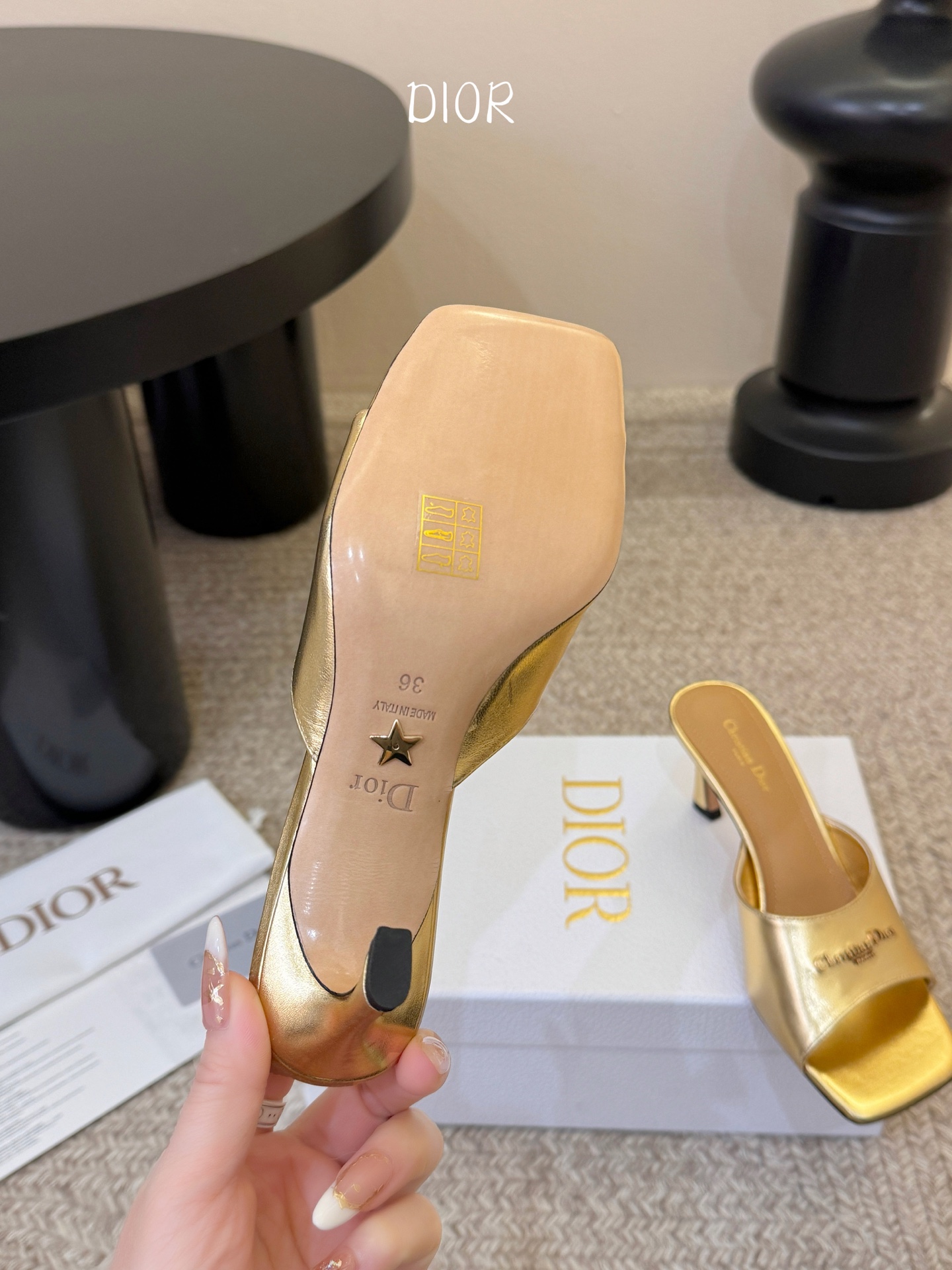 Dior | 迪奥早春新品走秀款假风平底拖鞋！ 硬货上新🆕❥代购级别！高级感十足！国内外博主刷爆的一款，