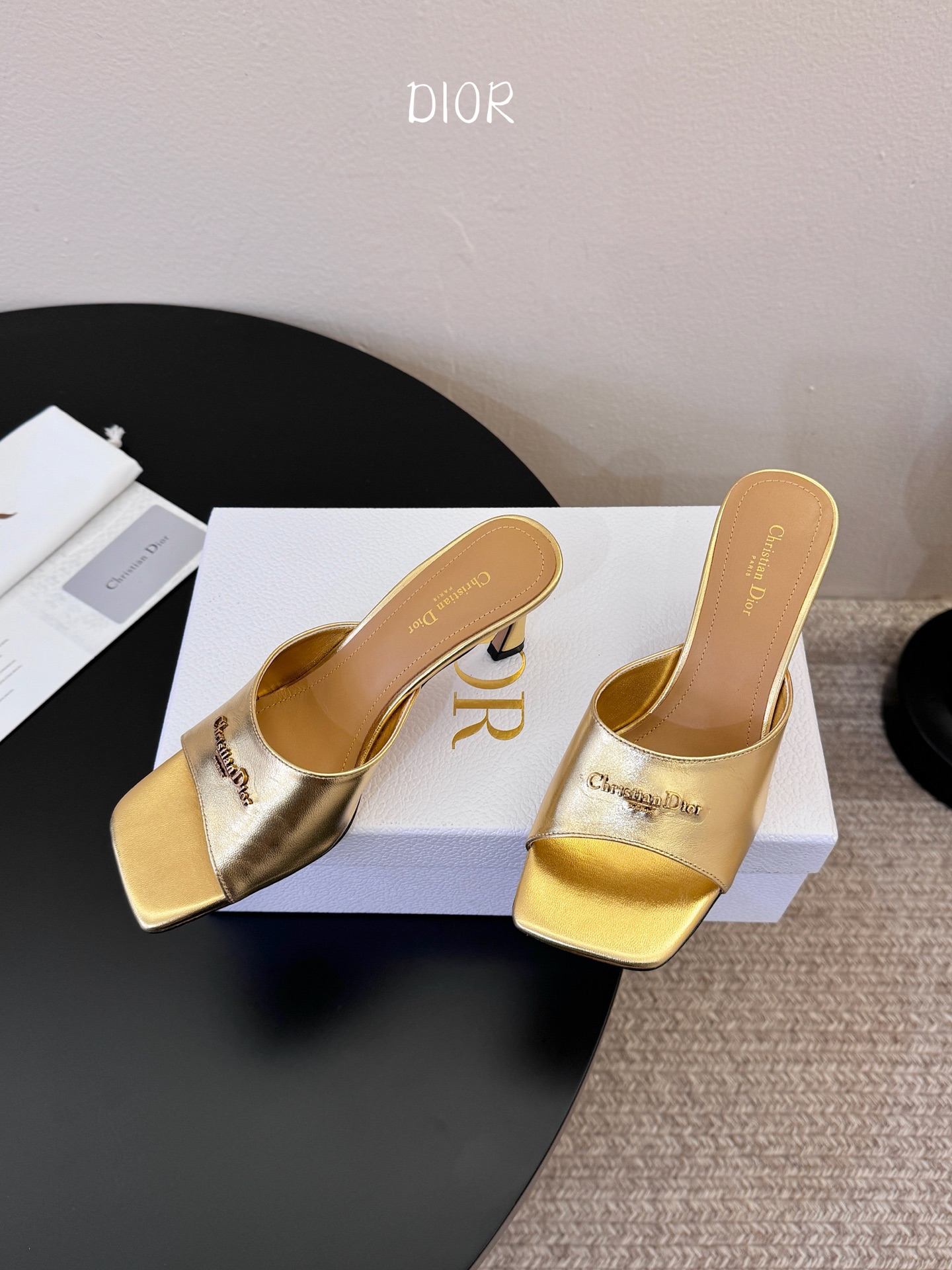 Dior | 迪奥早春新品走秀款假风平底拖鞋！ 硬货上新🆕❥代购级别！高级感十足！国内外博主刷爆的一款，