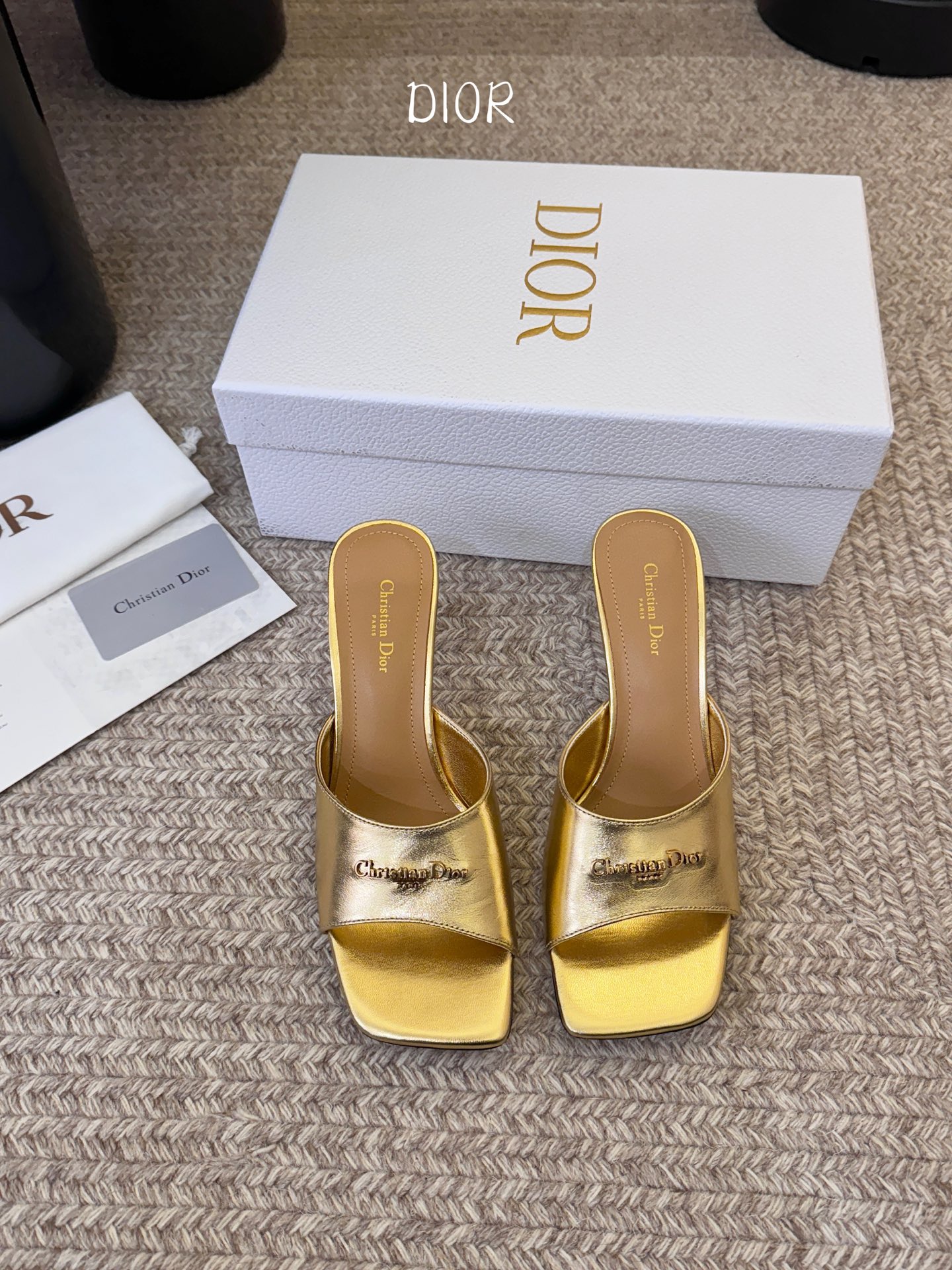 Dior | 迪奥早春新品走秀款假风平底拖鞋！ 硬货上新🆕❥代购级别！高级感十足！国内外博主刷爆的一款，