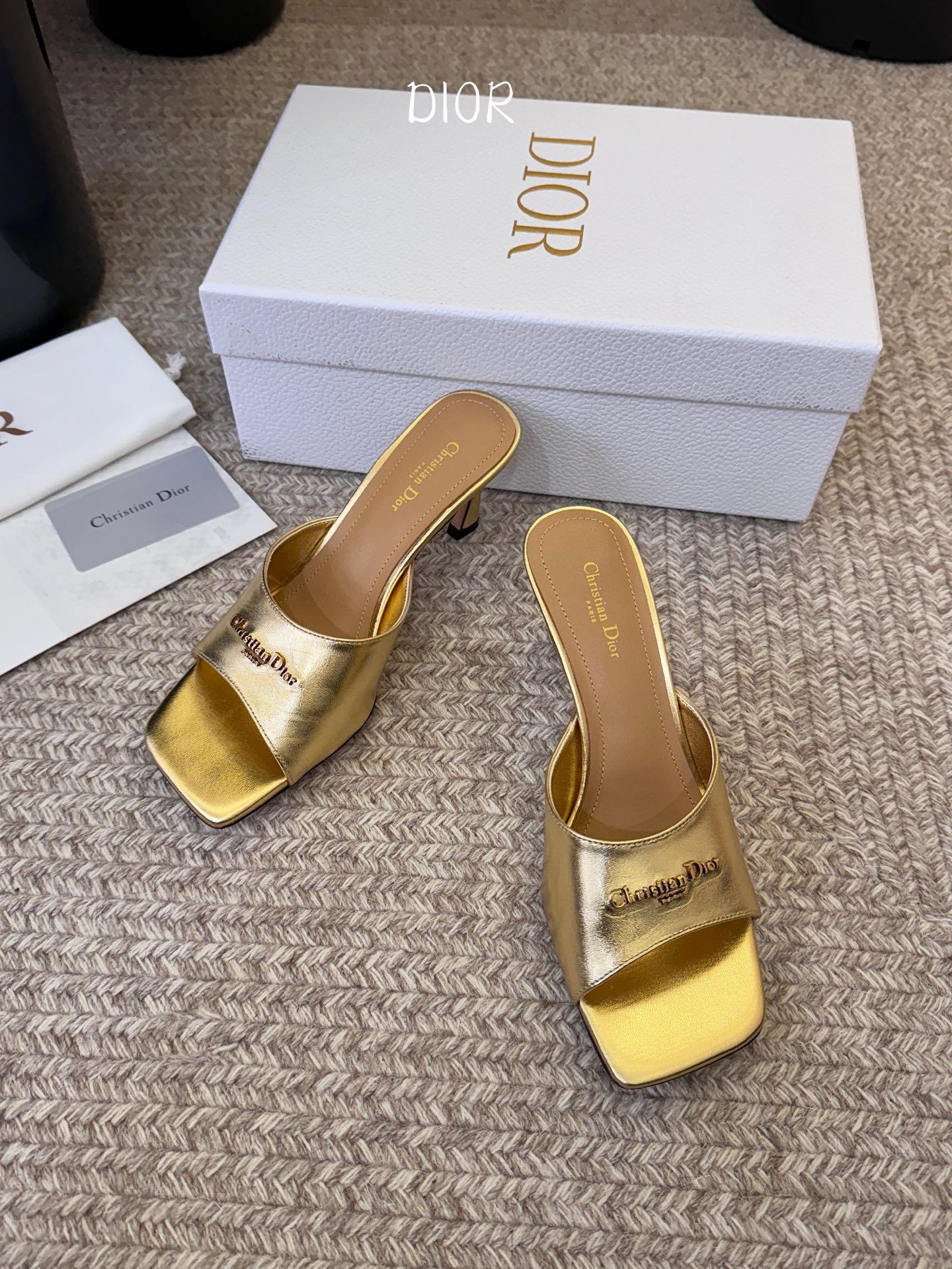 Dior | 迪奥早春新品走秀款假风平底拖鞋！ 硬货上新🆕❥代购级别！高级感十足！国内外博主刷爆的一款，