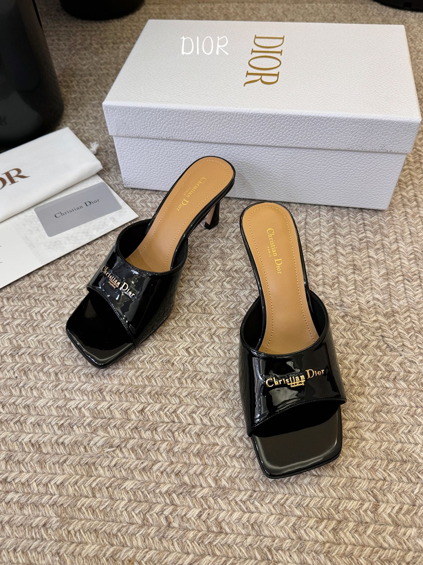 Dior | 迪奥早春新品走秀款假风平底拖鞋！ 硬货上新🆕❥代购级别！高级感十足！国内外博主刷爆的一款，