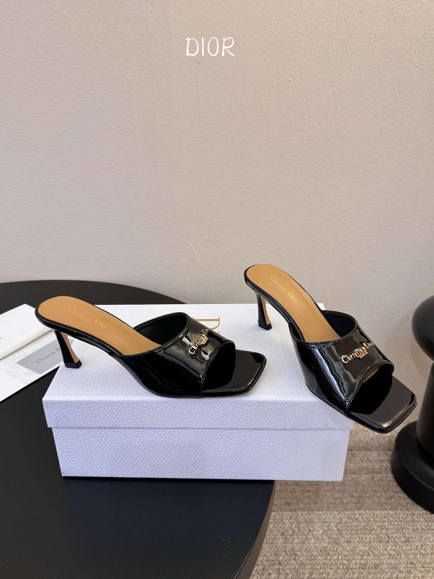 Dior | 迪奥早春新品走秀款假风平底拖鞋！ 硬货上新🆕❥代购级别！高级感十足！国内外博主刷爆的一款，