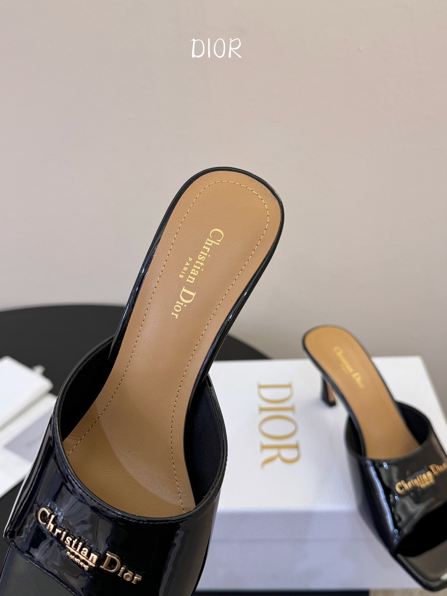 Dior | 迪奥早春新品走秀款假风平底拖鞋！ 硬货上新🆕❥代购级别！高级感十足！国内外博主刷爆的一款，