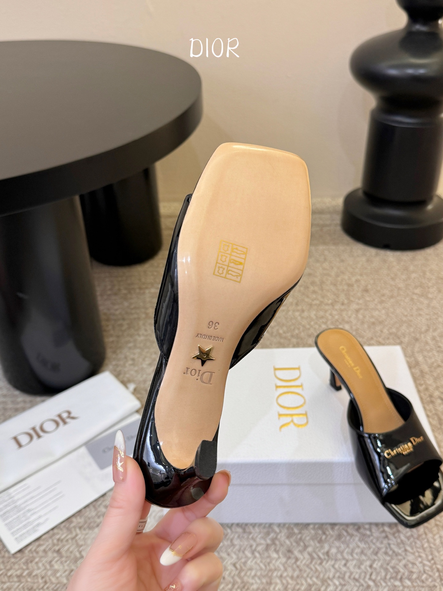 Dior | 迪奥早春新品走秀款假风平底拖鞋！ 硬货上新🆕❥代购级别！高级感十足！国内外博主刷爆的一款，
