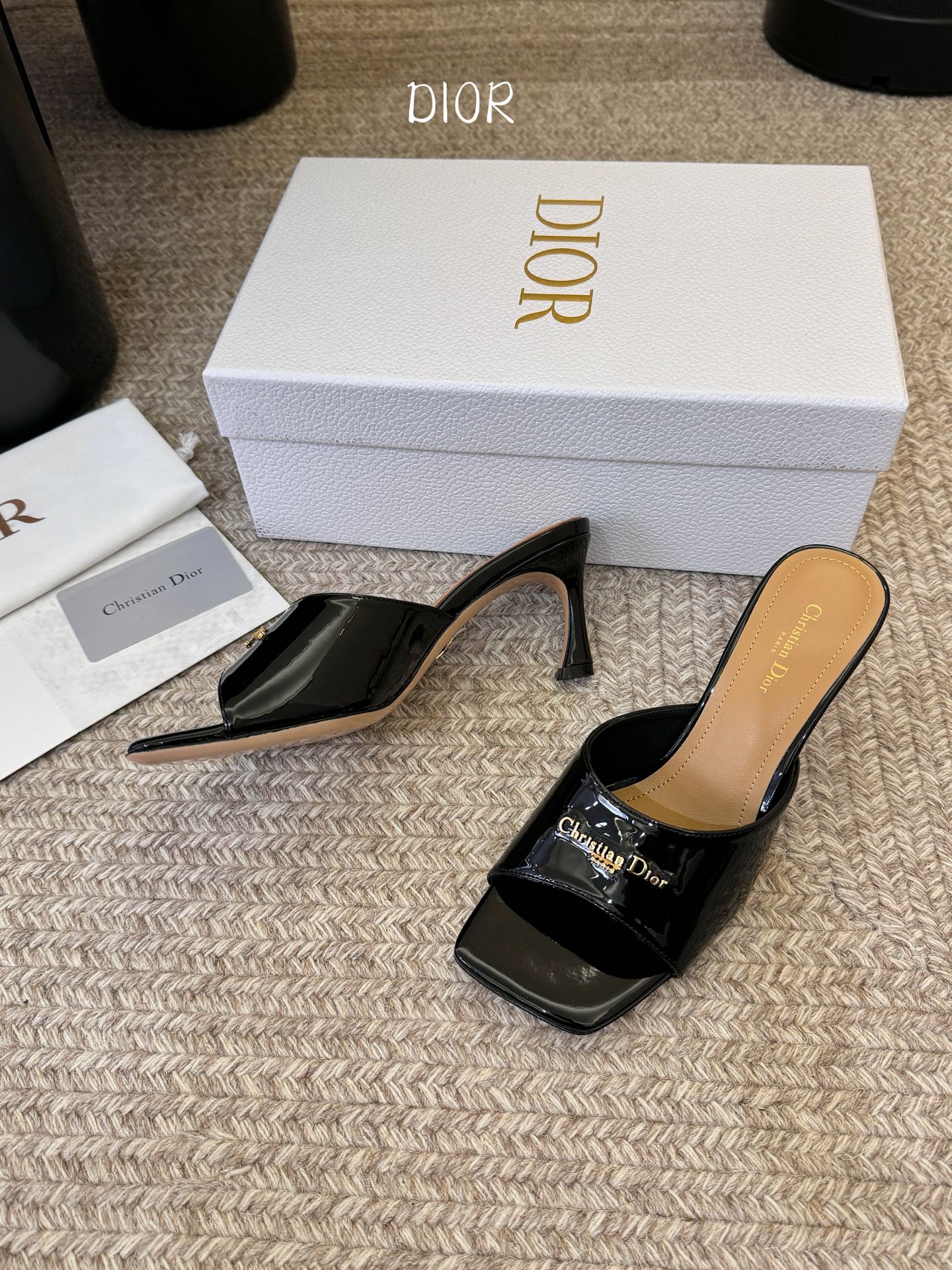 Dior | 迪奥早春新品走秀款假风平底拖鞋！ 硬货上新🆕❥代购级别！高级感十足！国内外博主刷爆的一款，