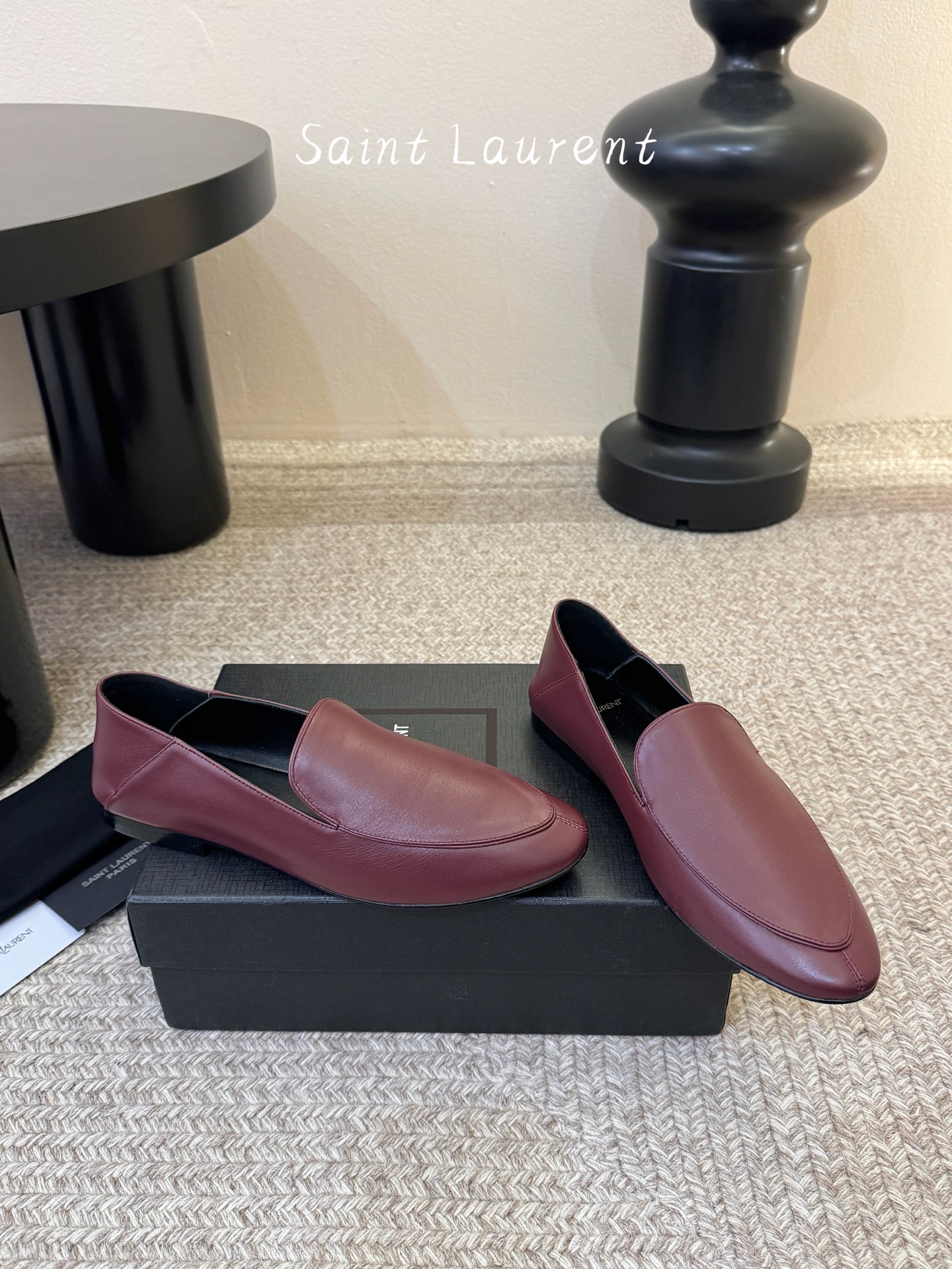 Saint Laurent圣罗兰经典乐福小皮鞋 超级超级无敌火爆的一个款这款我们家每个版面的五金扣都要开