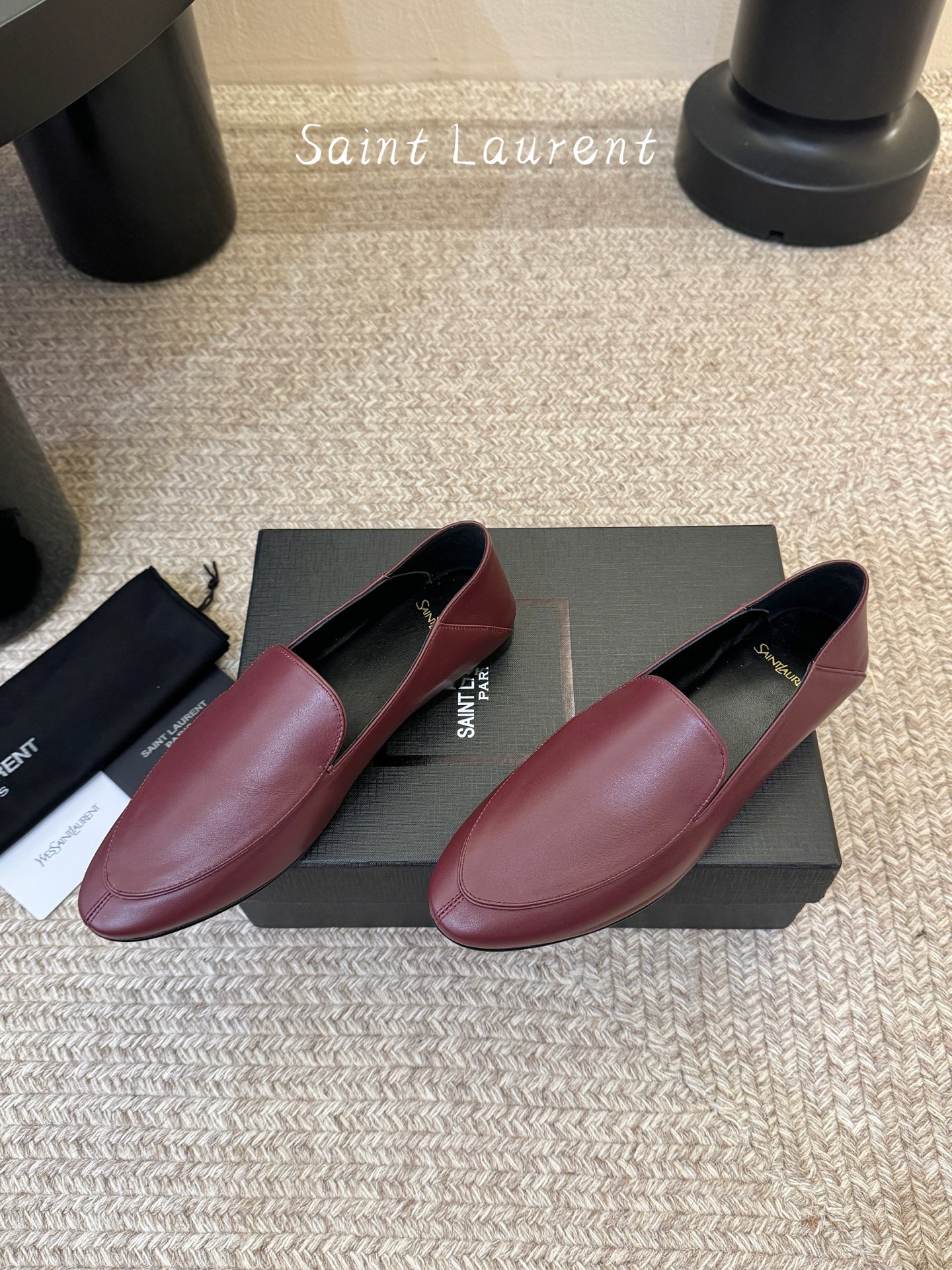 Saint Laurent圣罗兰经典乐福小皮鞋 超级超级无敌火爆的一个款这款我们家每个版面的五金扣都要开