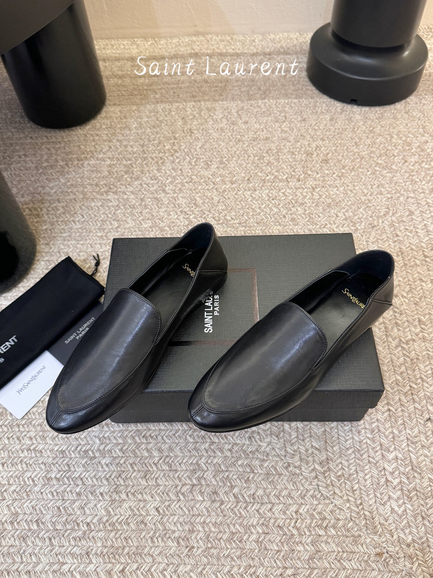 Saint Laurent圣罗兰经典乐福小皮鞋 超级超级无敌火爆的一个款这款我们家每个版面的五金扣都要开