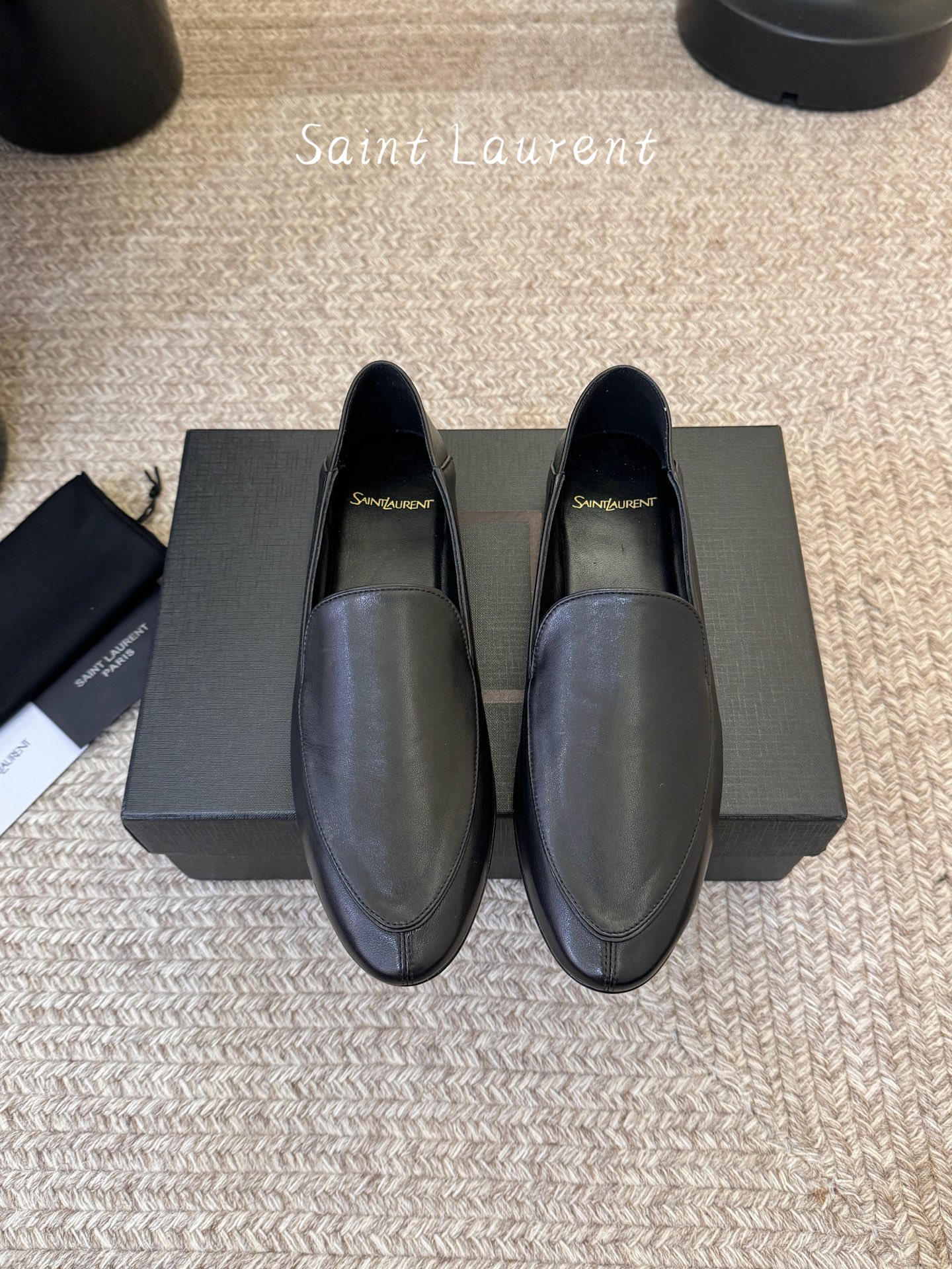 Saint Laurent圣罗兰经典乐福小皮鞋 超级超级无敌火爆的一个款这款我们家每个版面的五金扣都要开