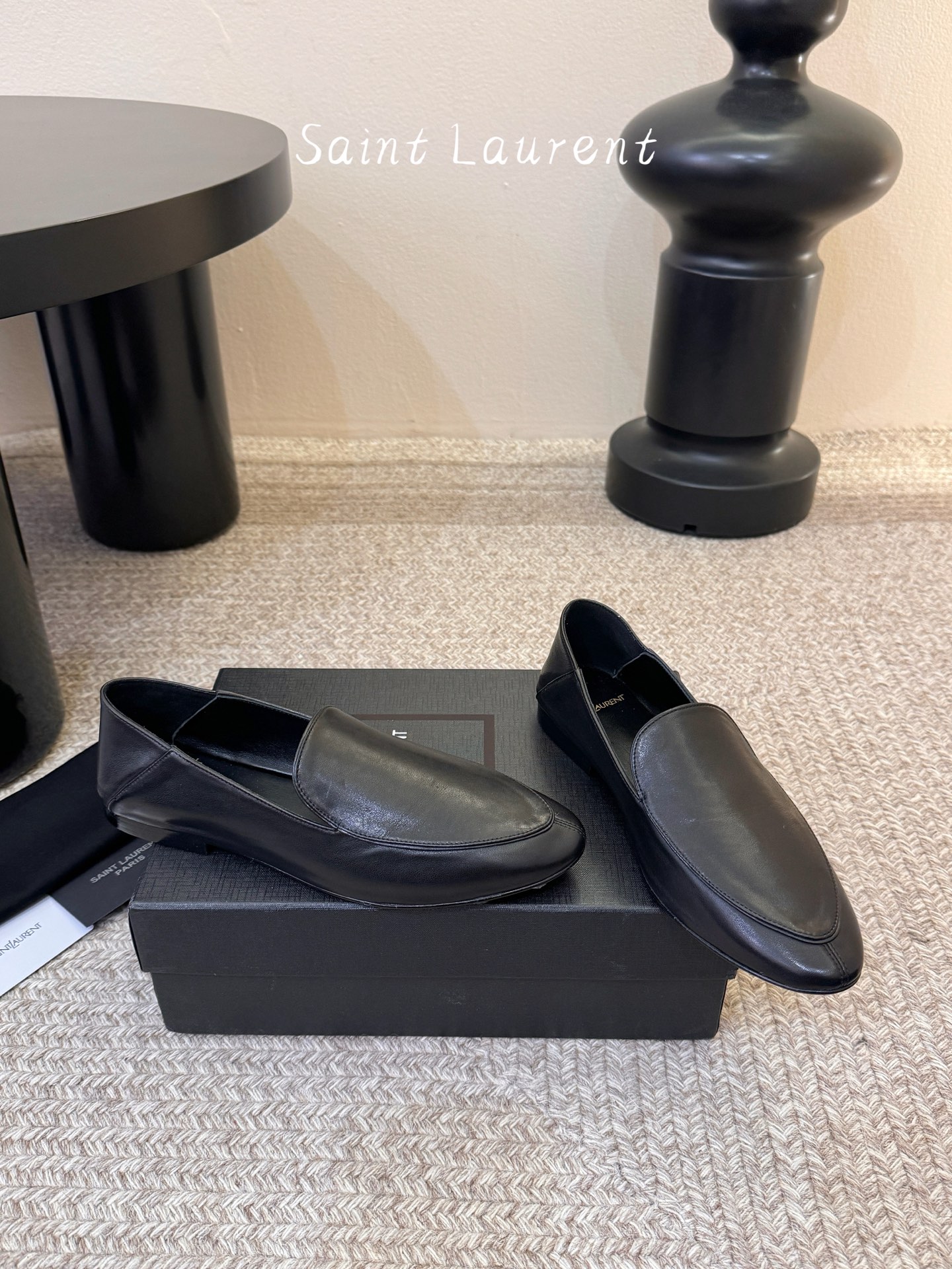 Saint Laurent圣罗兰经典乐福小皮鞋 超级超级无敌火爆的一个款这款我们家每个版面的五金扣都要开
