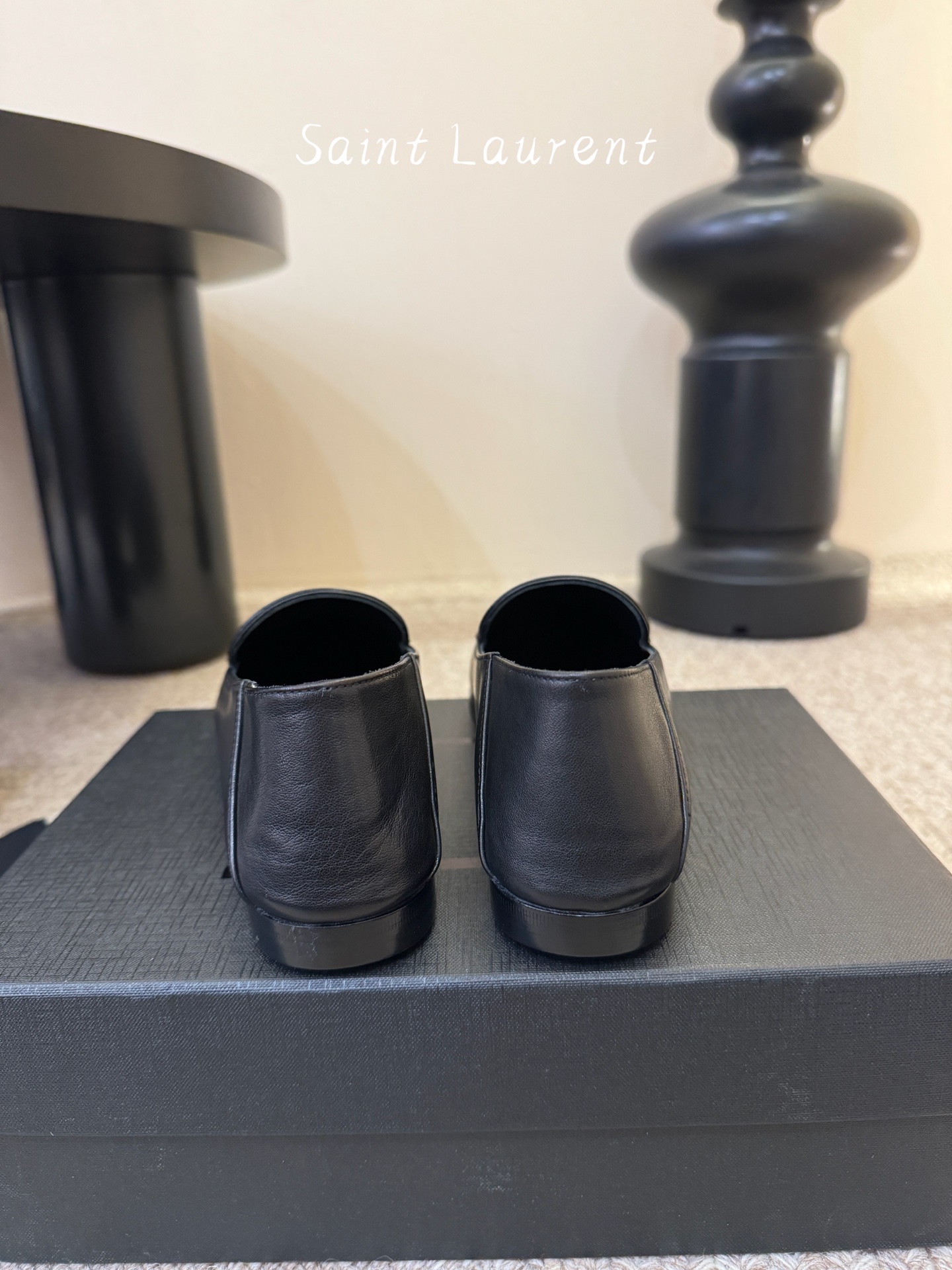 Saint Laurent圣罗兰经典乐福小皮鞋 超级超级无敌火爆的一个款这款我们家每个版面的五金扣都要开