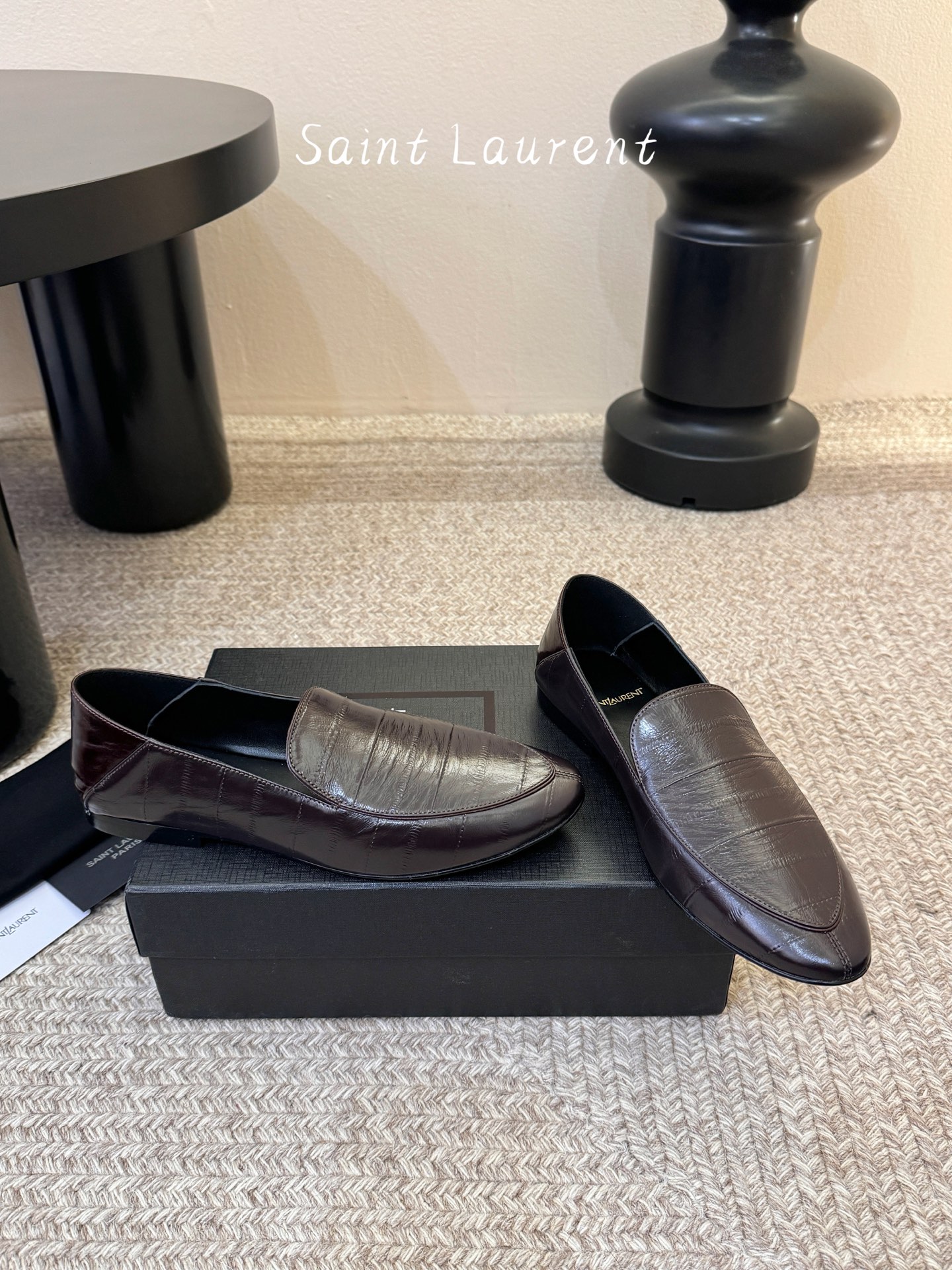 Saint Laurent圣罗兰经典乐福小皮鞋 超级超级无敌火爆的一个款这款我们家每个版面的五金扣都要开