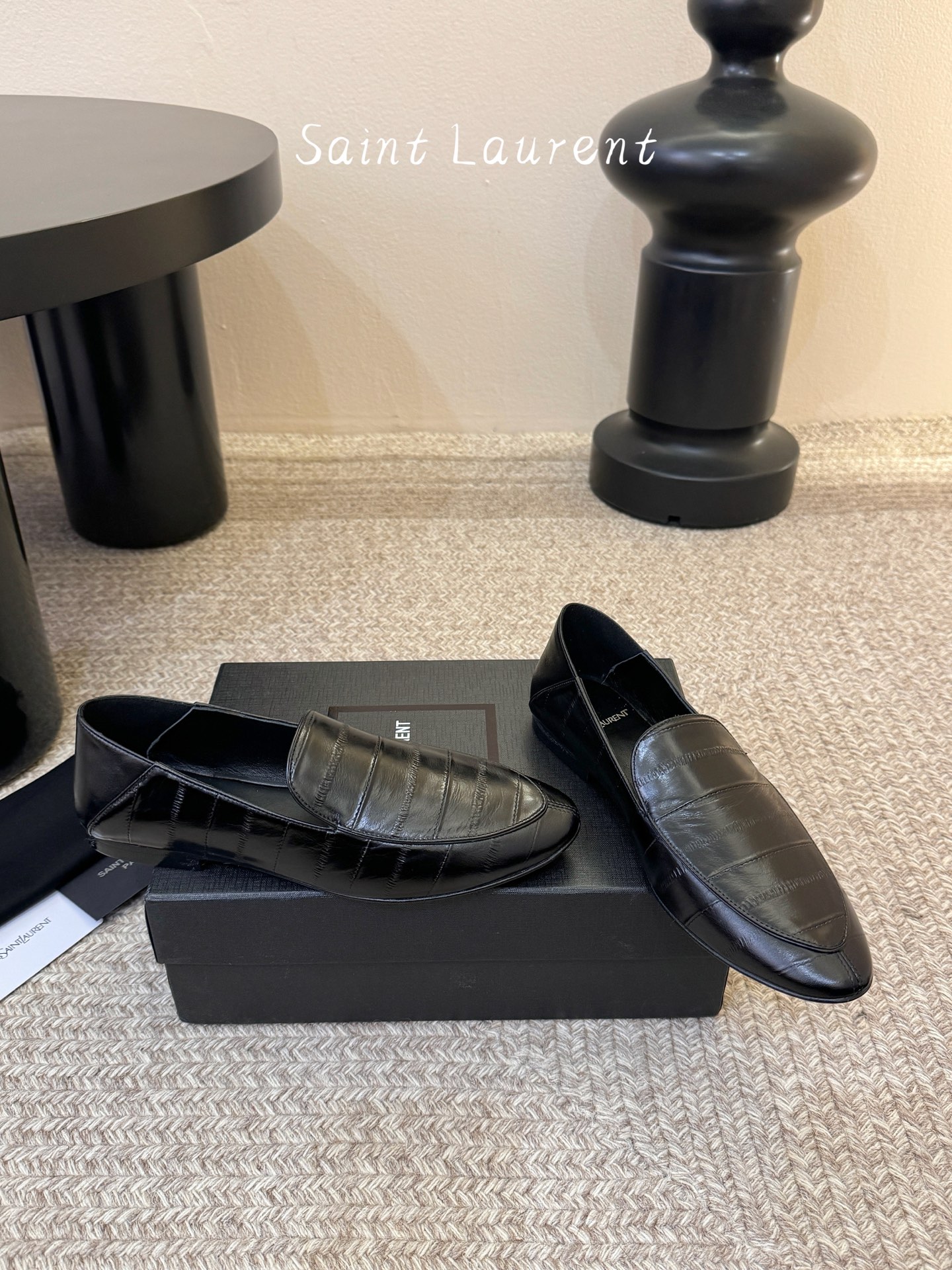 Saint Laurent圣罗兰经典乐福小皮鞋 超级超级无敌火爆的一个款这款我们家每个版面的五金扣都要开