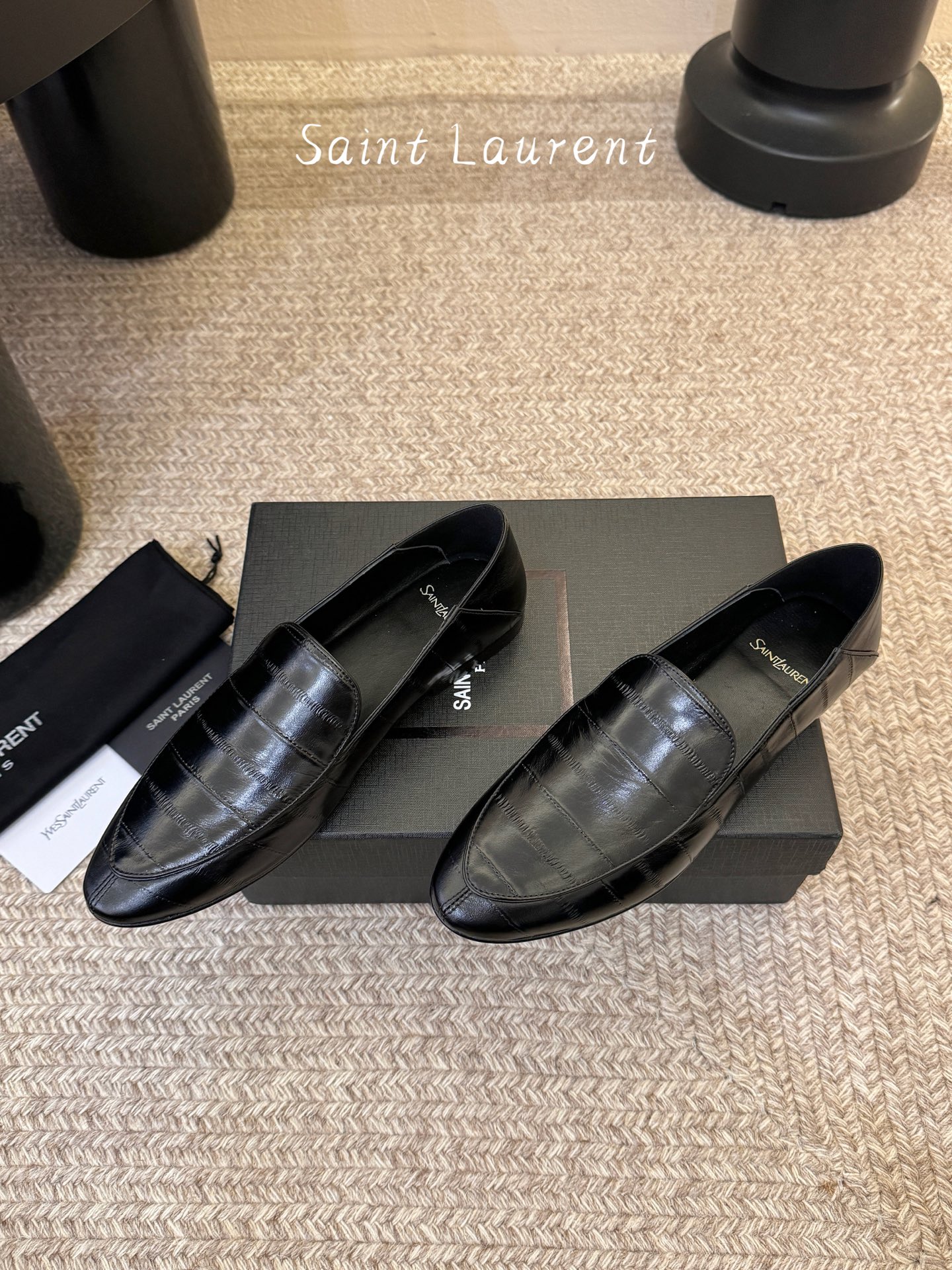 Saint Laurent圣罗兰经典乐福小皮鞋 超级超级无敌火爆的一个款这款我们家每个版面的五金扣都要开