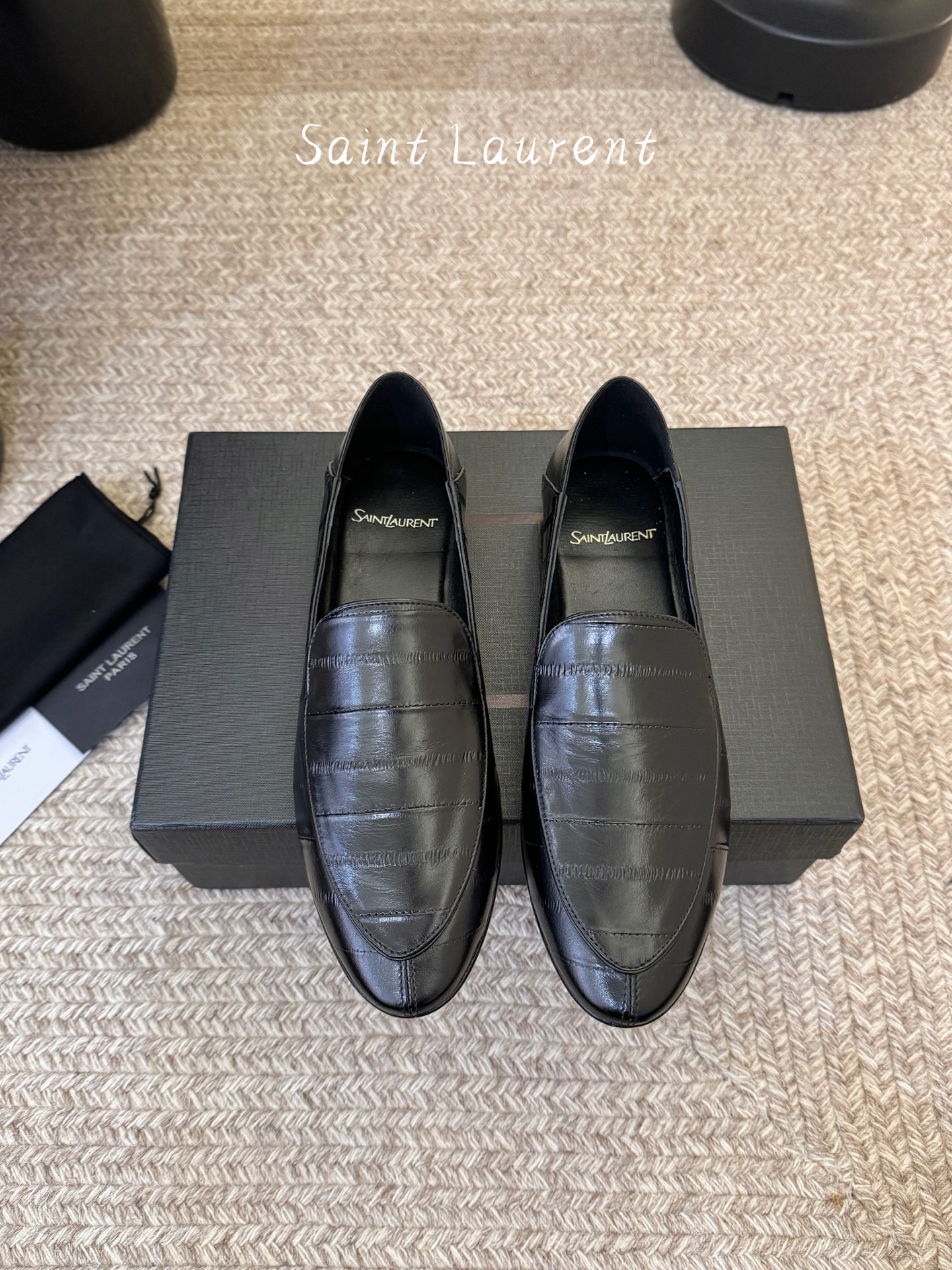 Saint Laurent圣罗兰经典乐福小皮鞋 超级超级无敌火爆的一个款这款我们家每个版面的五金扣都要开