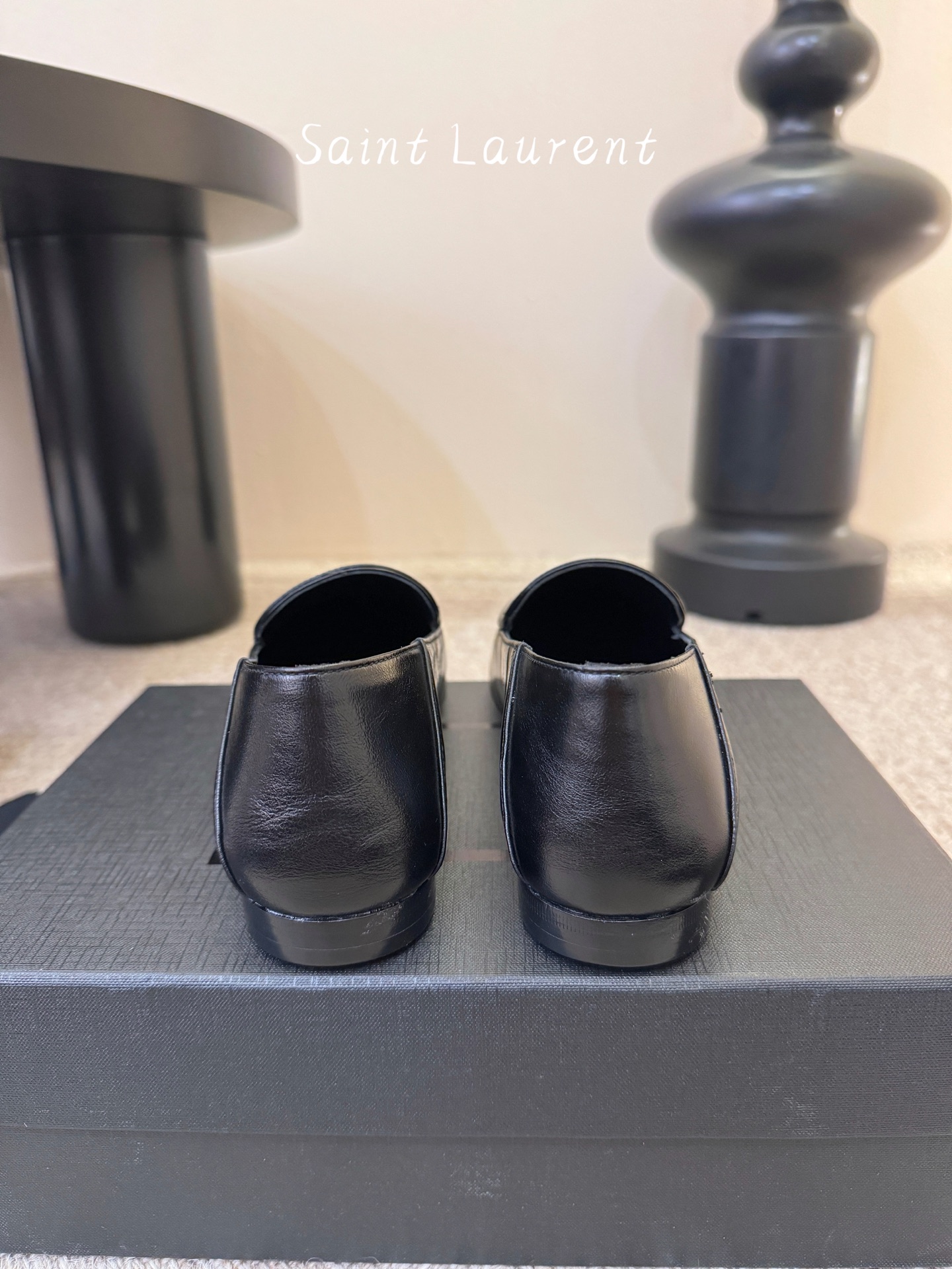 Saint Laurent圣罗兰经典乐福小皮鞋 超级超级无敌火爆的一个款这款我们家每个版面的五金扣都要开