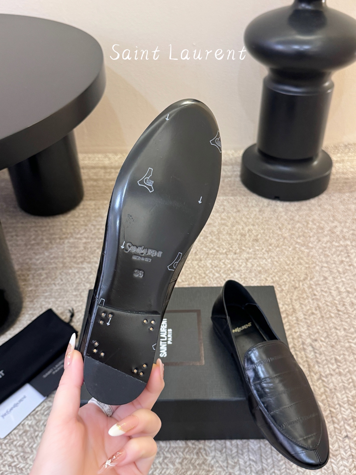 Saint Laurent圣罗兰经典乐福小皮鞋 超级超级无敌火爆的一个款这款我们家每个版面的五金扣都要开