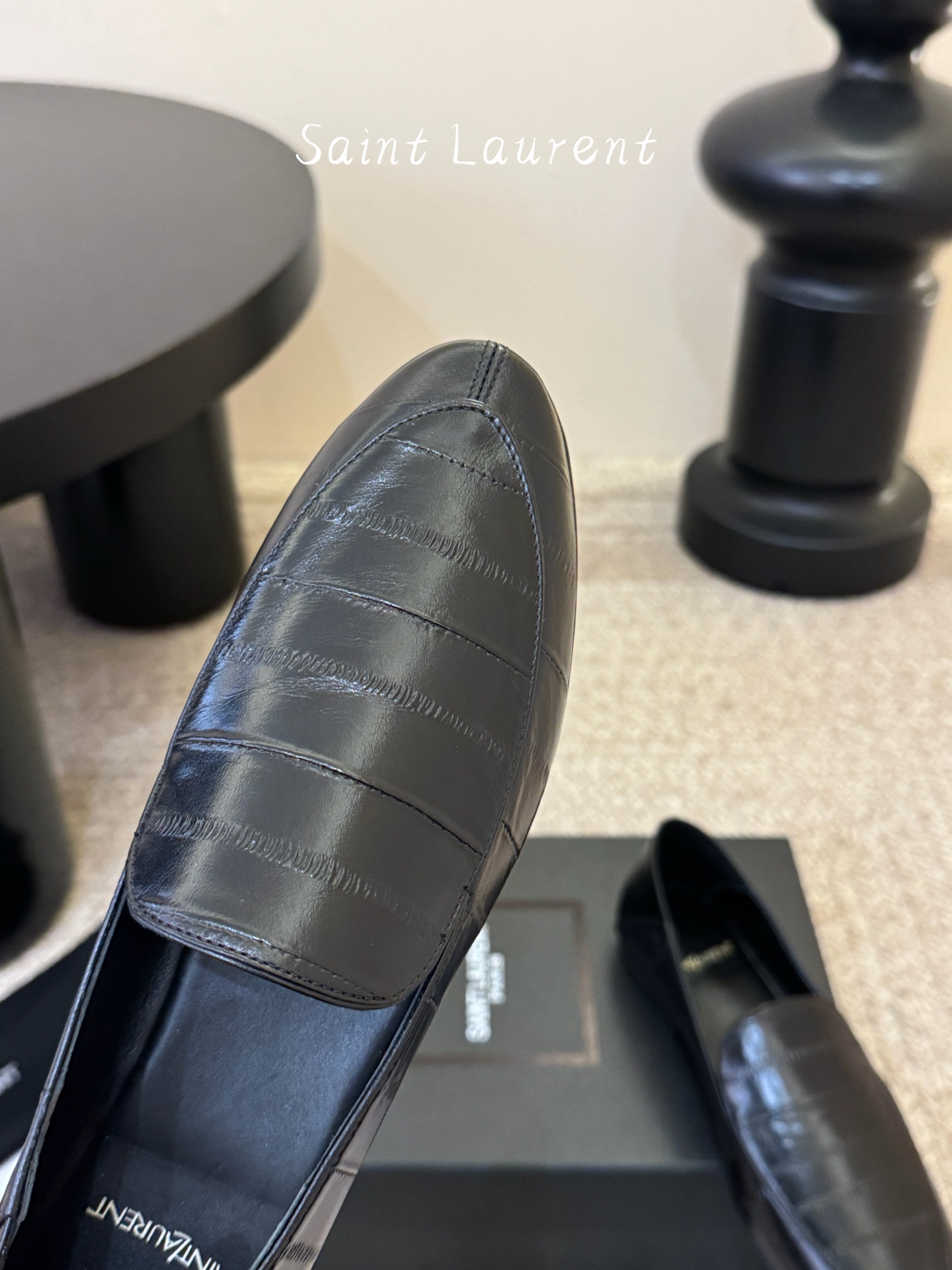 Saint Laurent圣罗兰经典乐福小皮鞋 超级超级无敌火爆的一个款这款我们家每个版面的五金扣都要开