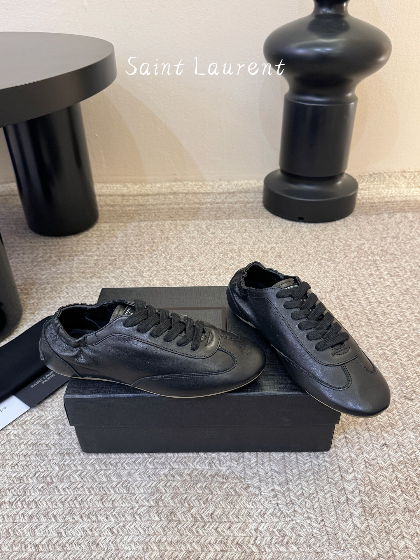 SAINT LAURENT圣罗兰最新款休闲鞋 薄底鞋 超多明星时尚博主种草 朴彩英rose同款 简约的设