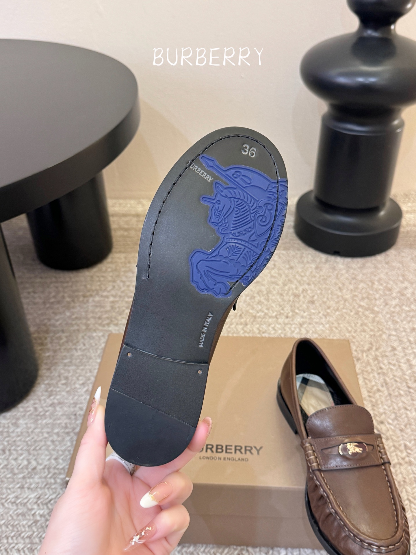 BURBERRY～博柏利、巴宝莉BBR F049 出自设计师Daniel Lee 26ss/春夏全新设计