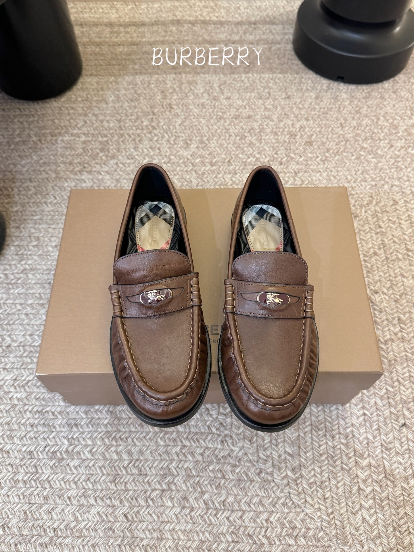 BURBERRY～博柏利、巴宝莉BBR F049 出自设计师Daniel Lee 26ss/春夏全新设计