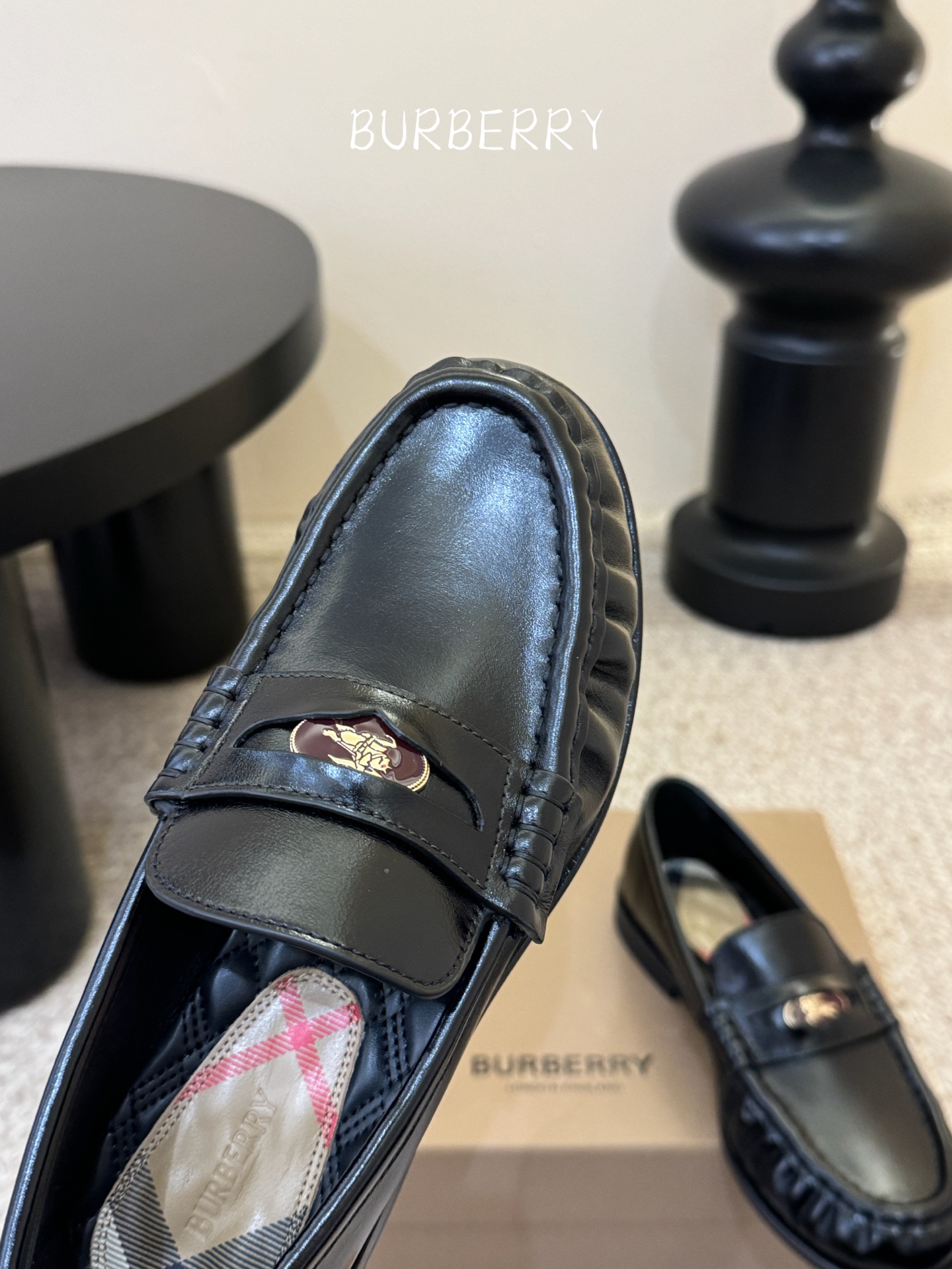 BURBERRY～博柏利、巴宝莉BBR F049 出自设计师Daniel Lee 26ss/春夏全新设计