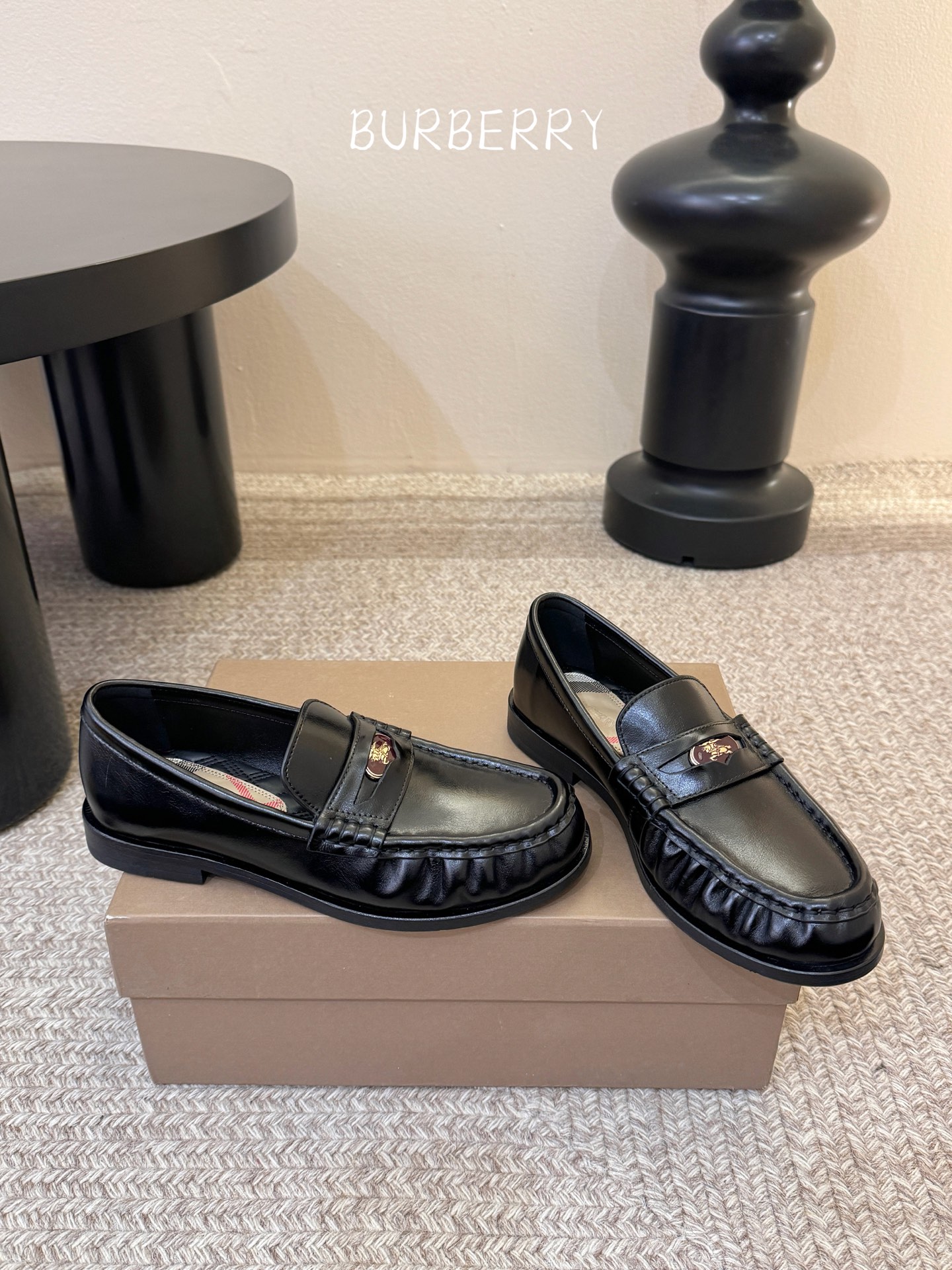 BURBERRY～博柏利、巴宝莉BBR F049 出自设计师Daniel Lee 26ss/春夏全新设计