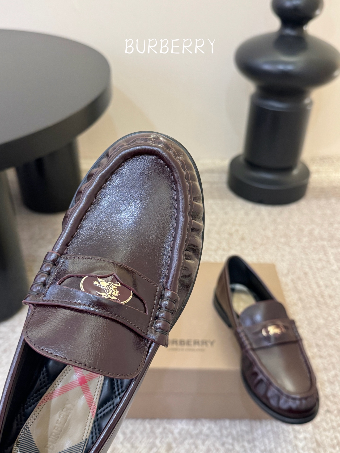 BURBERRY～博柏利、巴宝莉BBR F049 出自设计师Daniel Lee 26ss/春夏全新设计