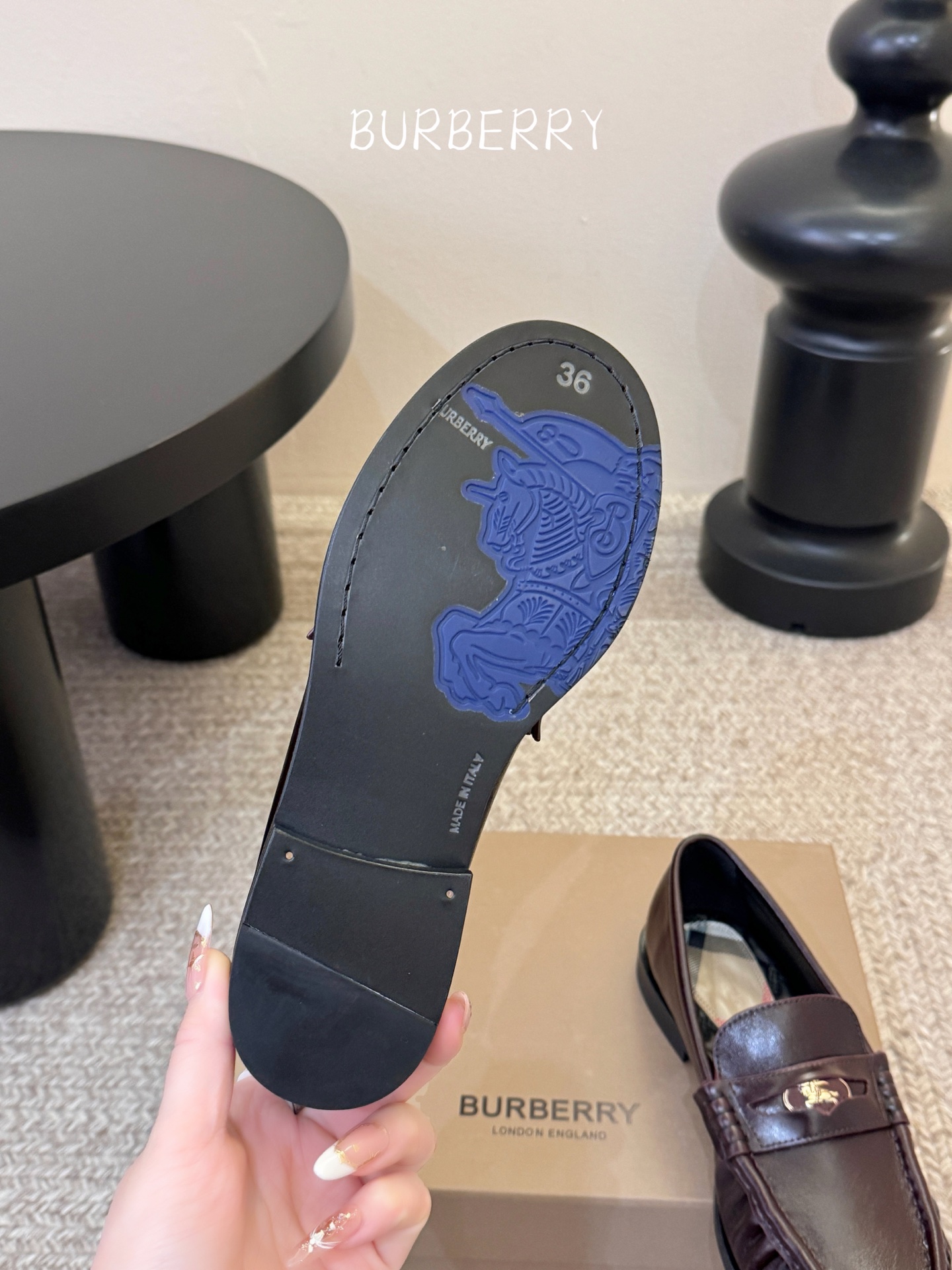 BURBERRY～博柏利、巴宝莉BBR F049 出自设计师Daniel Lee 26ss/春夏全新设计