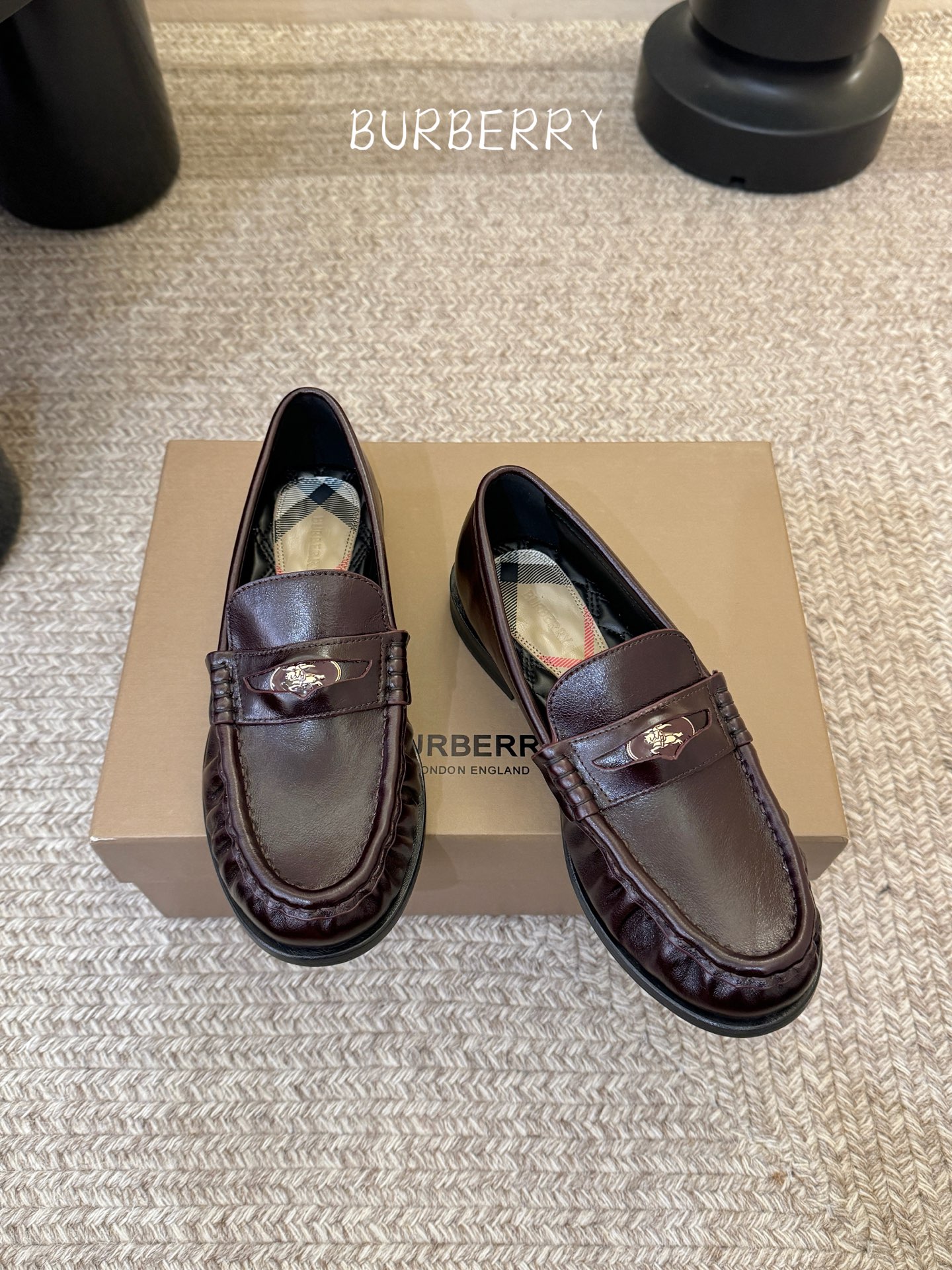 BURBERRY～博柏利、巴宝莉BBR F049 出自设计师Daniel Lee 26ss/春夏全新设计