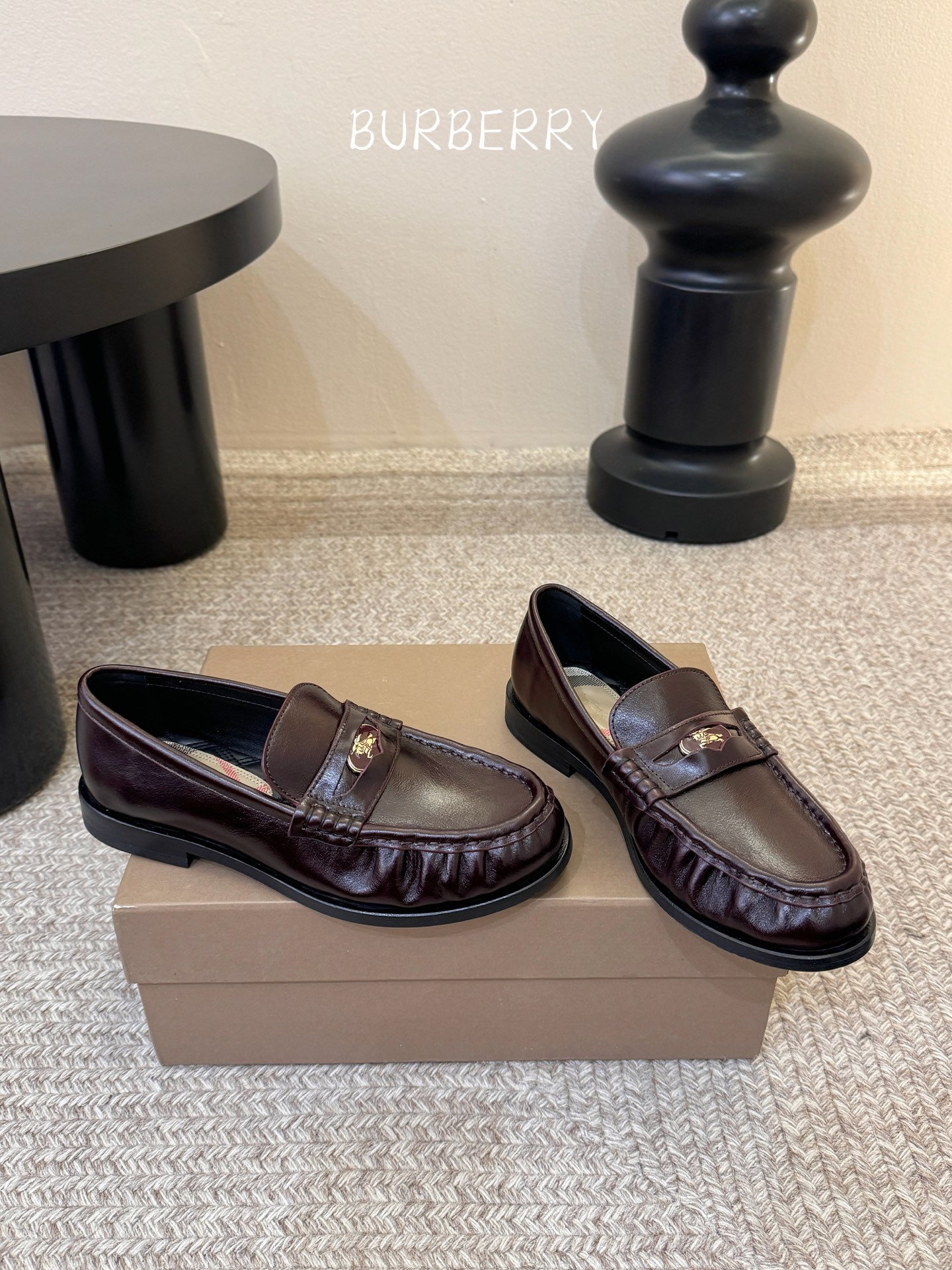 BURBERRY～博柏利、巴宝莉BBR F049 出自设计师Daniel Lee 26ss/春夏全新设计