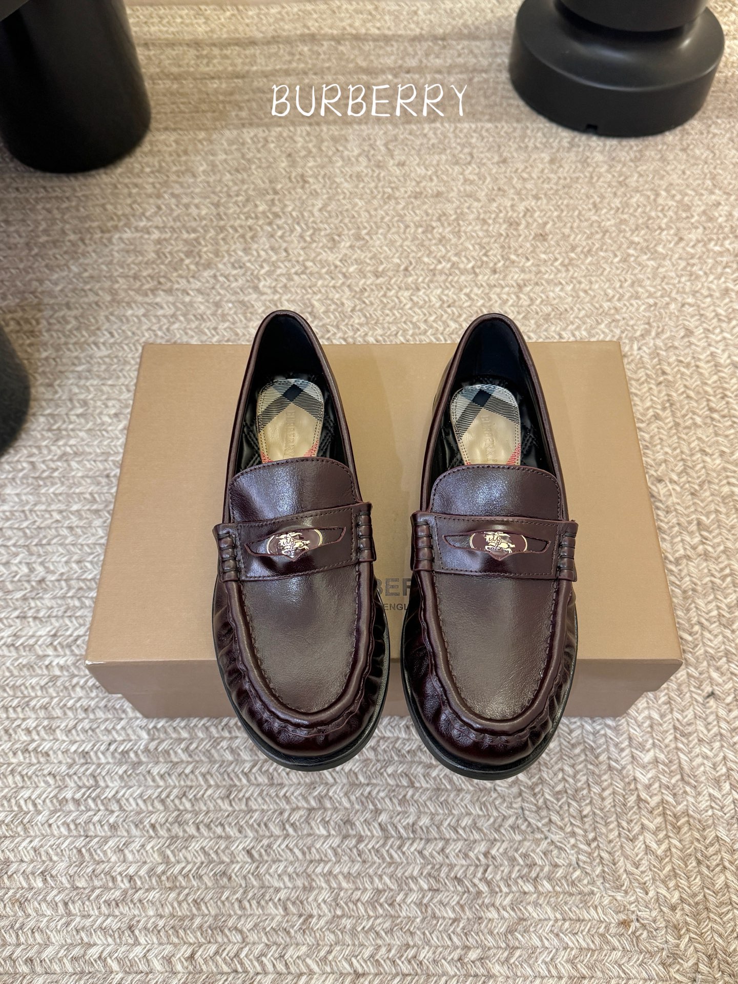 BURBERRY～博柏利、巴宝莉BBR F049 出自设计师Daniel Lee 26ss/春夏全新设计