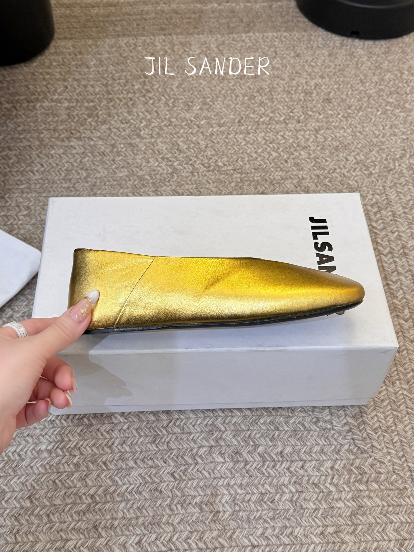 Jil sande* 𝟐𝟔𝐀𝐖新品方头芭蕾鞋｜极简主义的清冷诗意以利落方头重塑芭蕾鞋的经典轮廓 细腻小羊