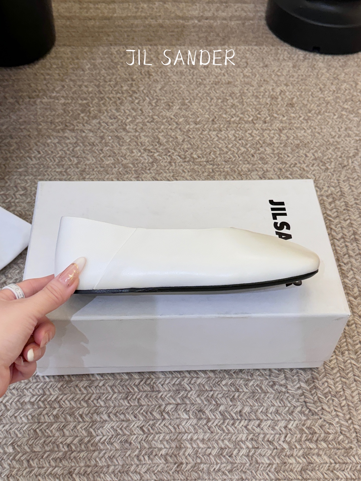 Jil sande* 𝟐𝟔𝐀𝐖新品方头芭蕾鞋｜极简主义的清冷诗意以利落方头重塑芭蕾鞋的经典轮廓 细腻小羊