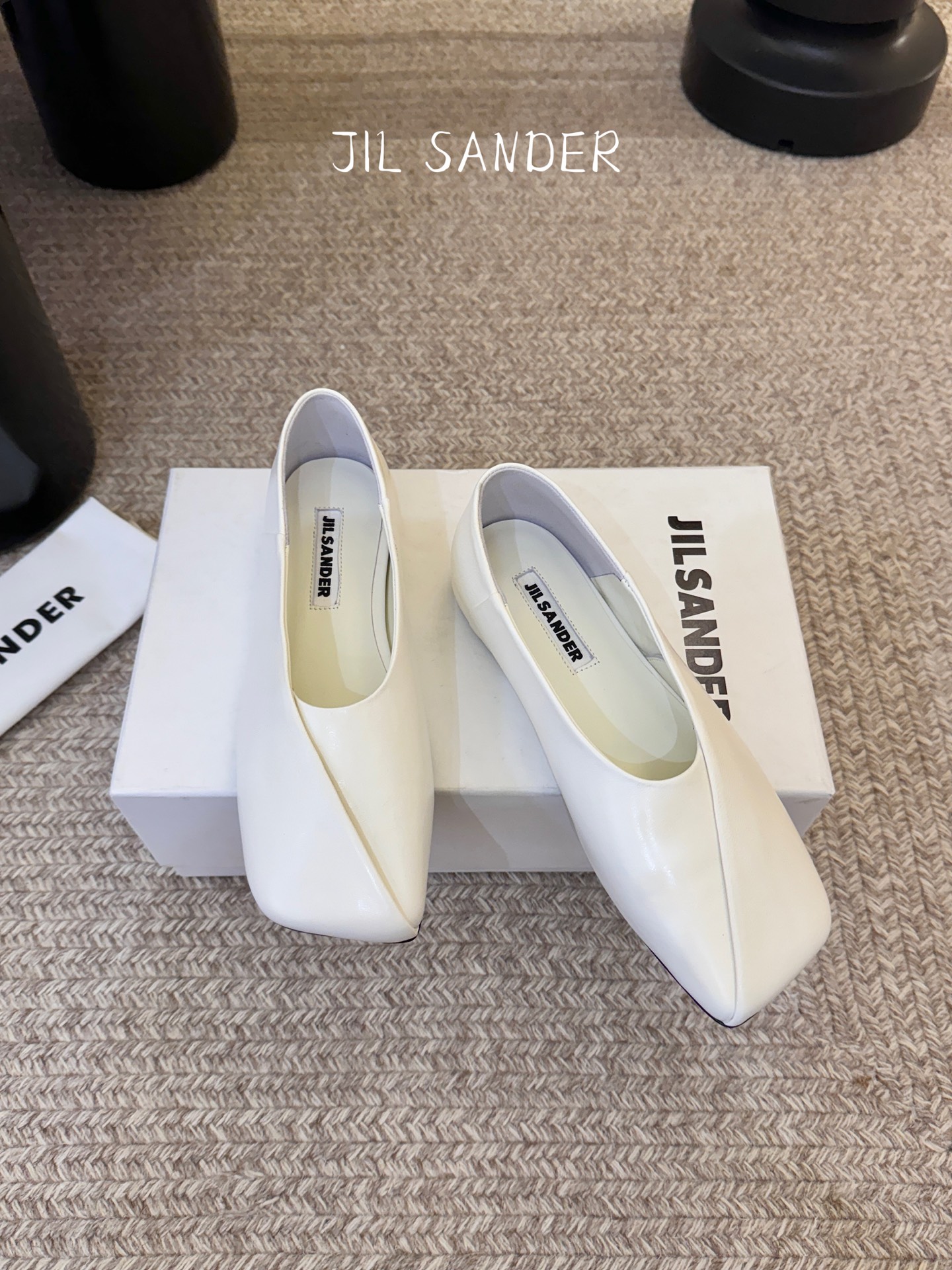 Jil sande* 𝟐𝟔𝐀𝐖新品方头芭蕾鞋｜极简主义的清冷诗意以利落方头重塑芭蕾鞋的经典轮廓 细腻小羊