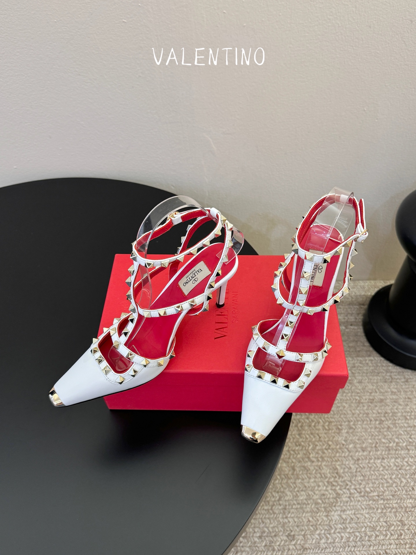 VALENTINO华伦天奴经典凉鞋单鞋春夏VLOGO SIGNATURE鞋型线条流畅.版型超赞上脚舒适.