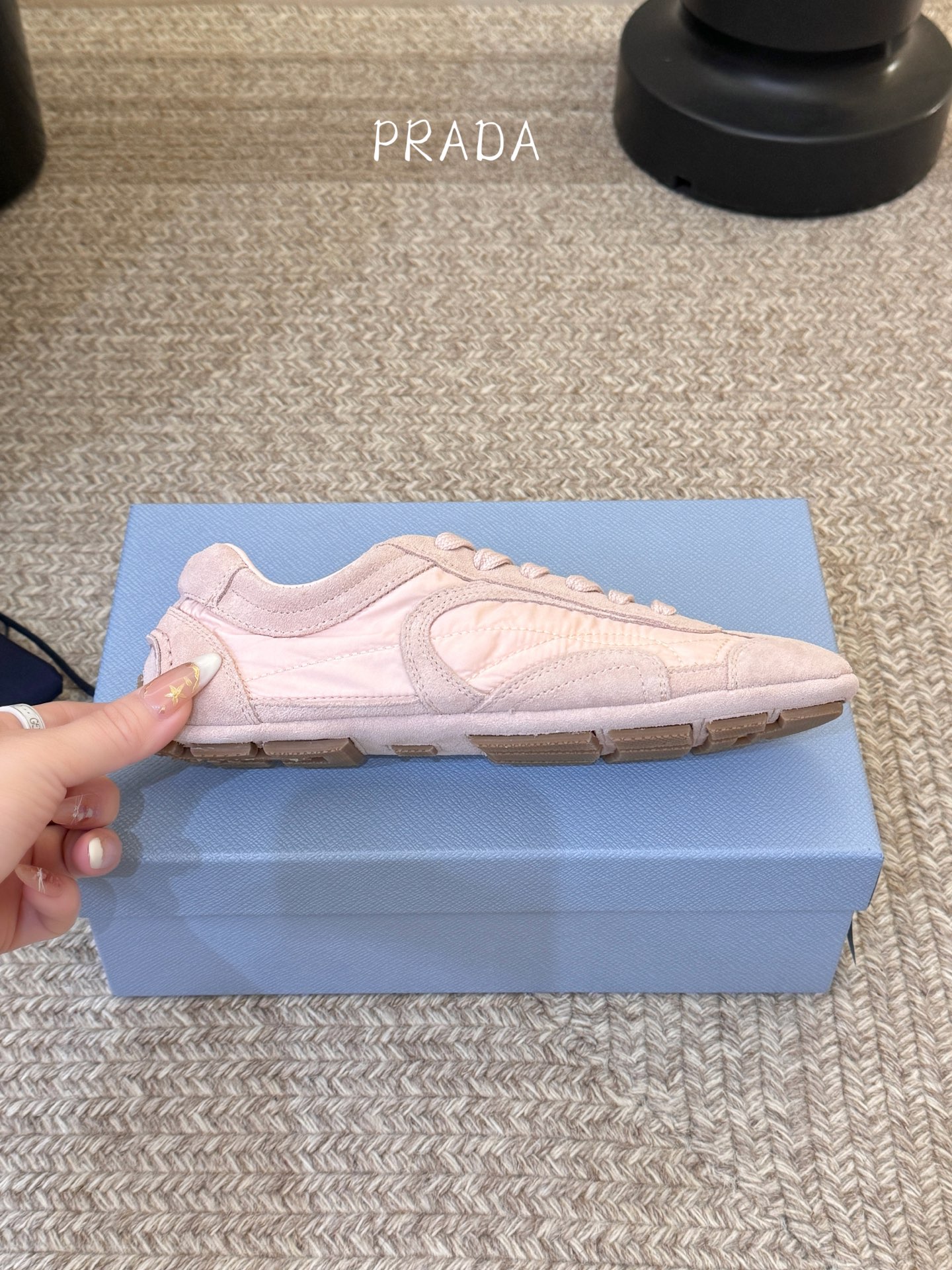 Prada 普拉达 春夏新款 德训鞋 休闲鞋 精工制造，缝线均匀，皮质质感一览无余，多色拼接，时尚大方，