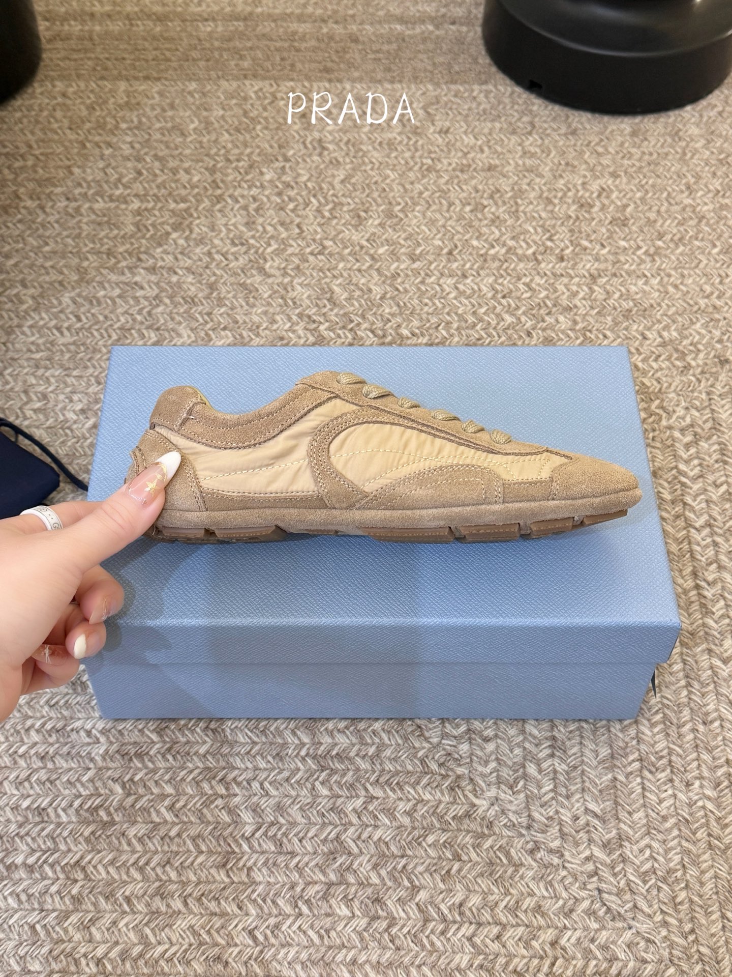 Prada 普拉达 春夏新款 德训鞋 休闲鞋 精工制造，缝线均匀，皮质质感一览无余，多色拼接，时尚大方，