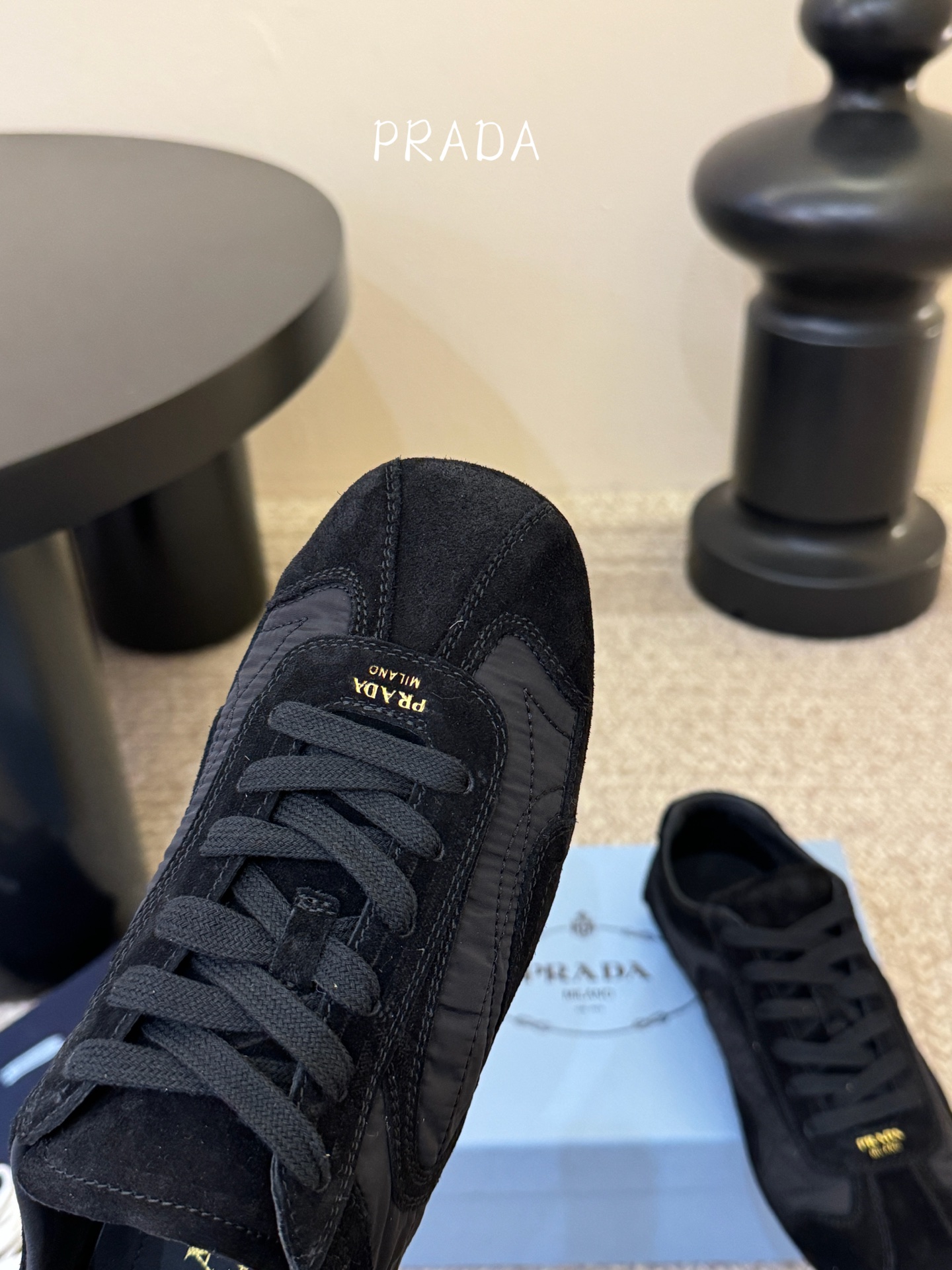 Prada 普拉达 春夏新款 德训鞋 休闲鞋 精工制造，缝线均匀，皮质质感一览无余，多色拼接，时尚大方，