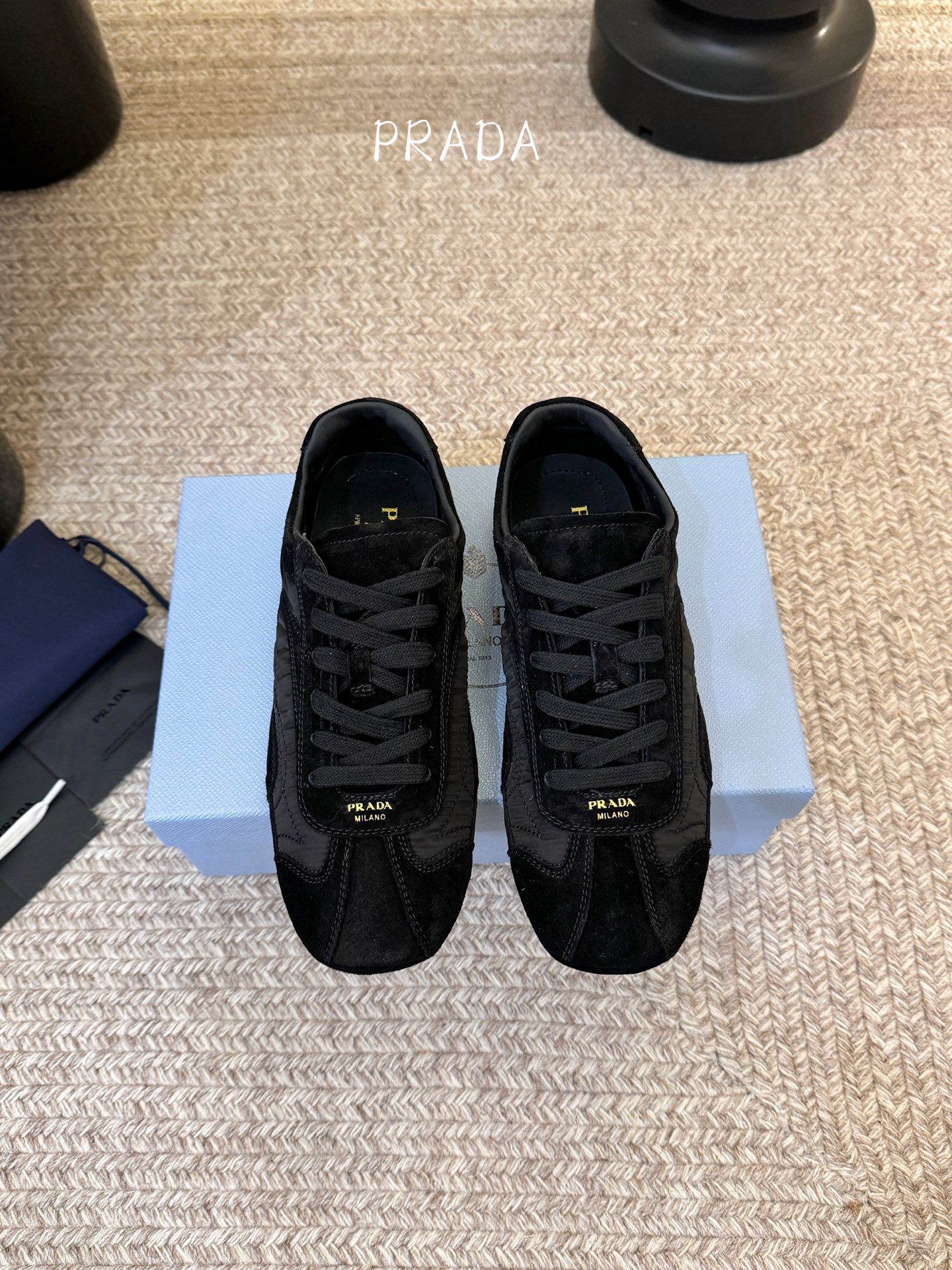 Prada 普拉达 春夏新款 德训鞋 休闲鞋 精工制造，缝线均匀，皮质质感一览无余，多色拼接，时尚大方，