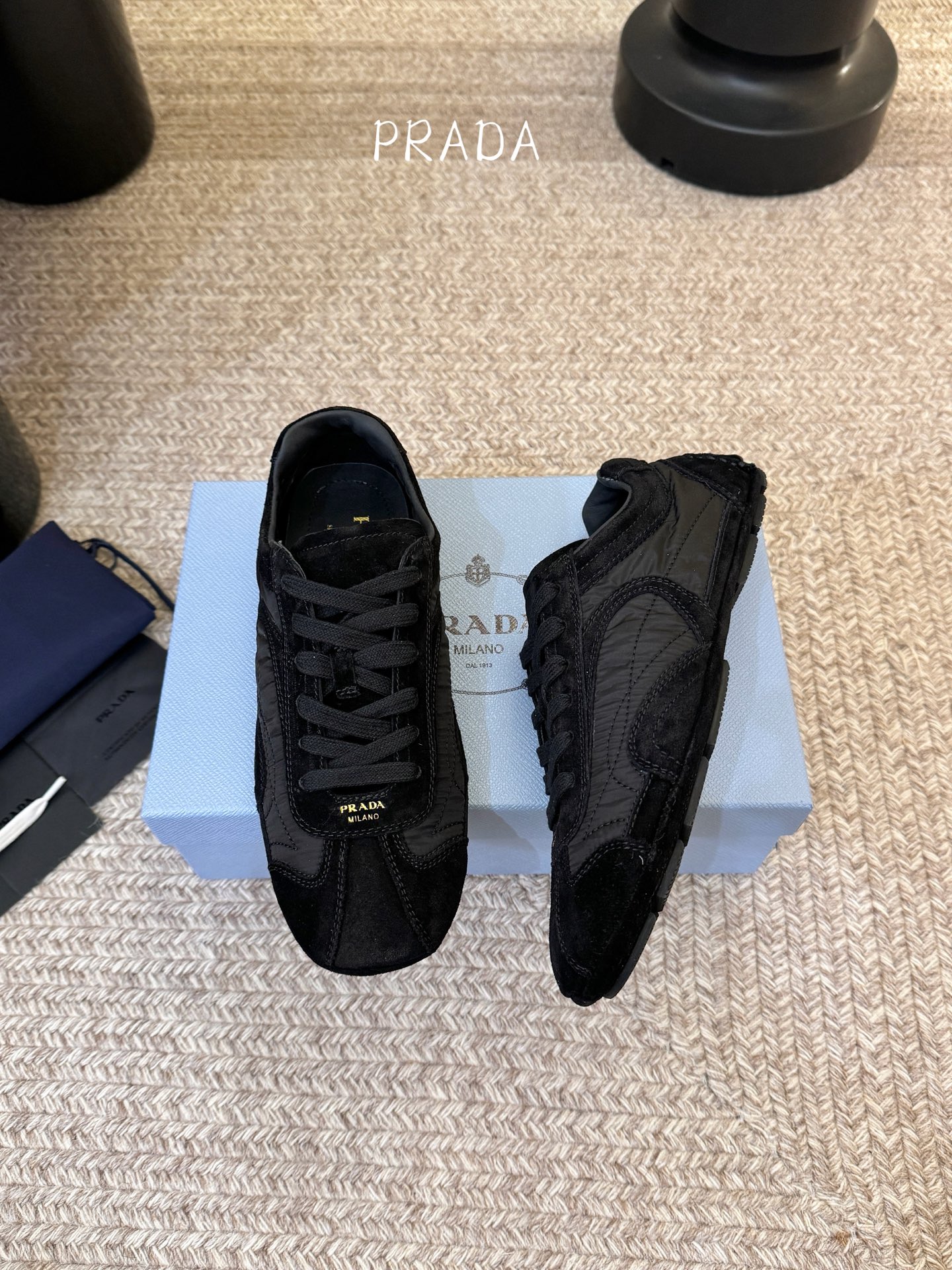 Prada 普拉达 春夏新款 德训鞋 休闲鞋 精工制造，缝线均匀，皮质质感一览无余，多色拼接，时尚大方，