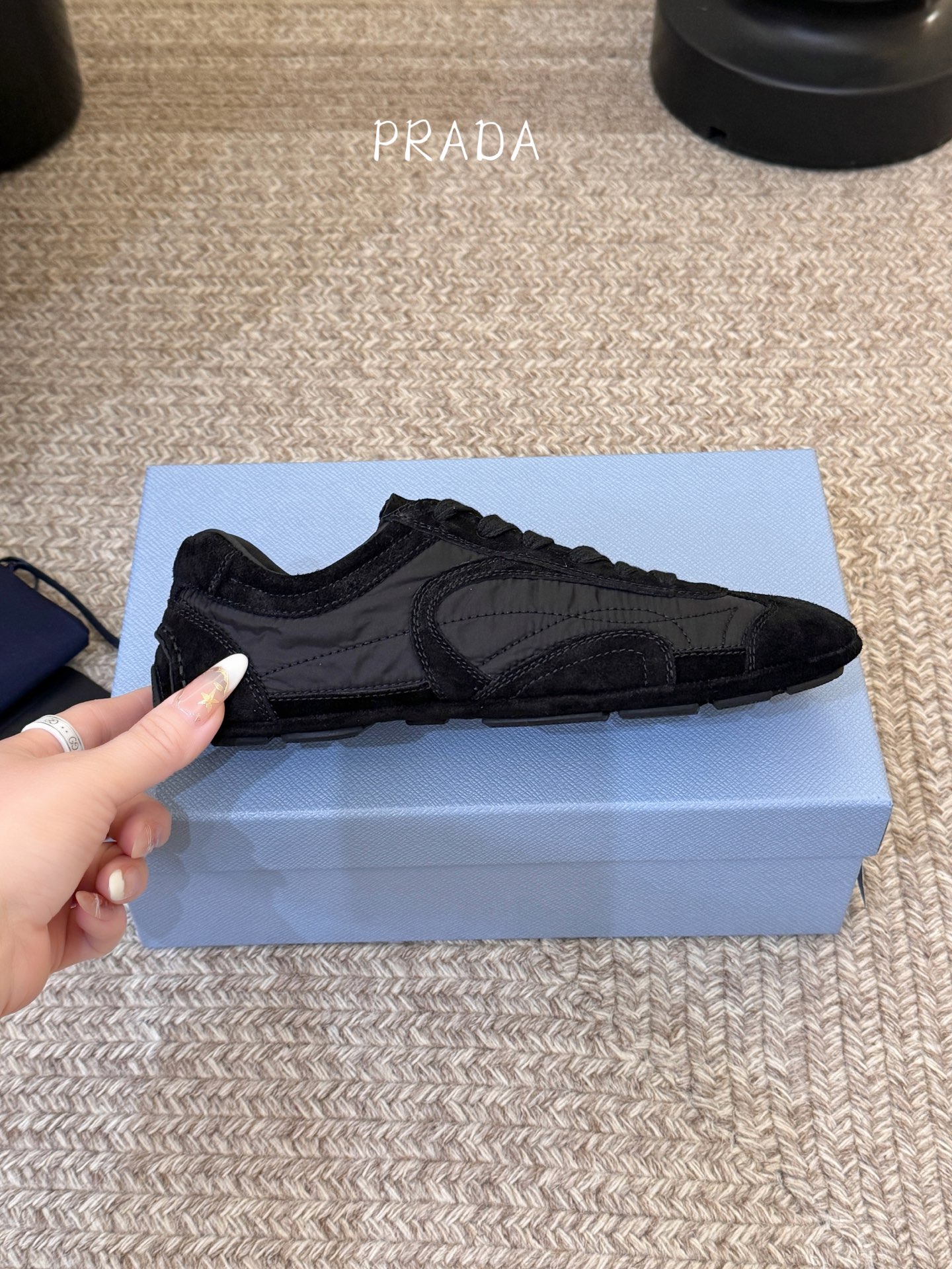 Prada 普拉达 春夏新款 德训鞋 休闲鞋 精工制造，缝线均匀，皮质质感一览无余，多色拼接，时尚大方，